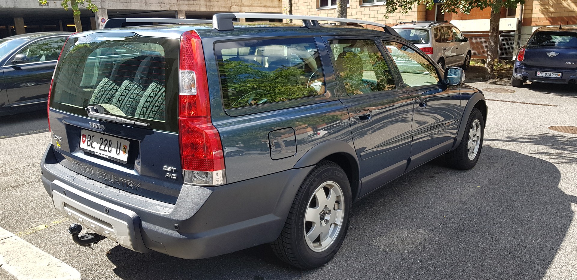 VOLVO XC70 2.5T AWD CROSS COUNTRY-image-2