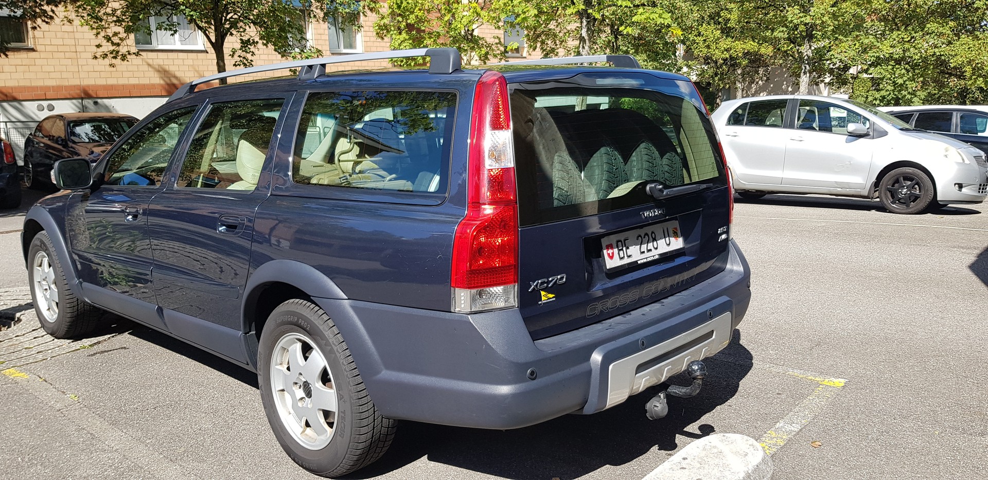 VOLVO XC70 2.5T AWD CROSS COUNTRY-image-1