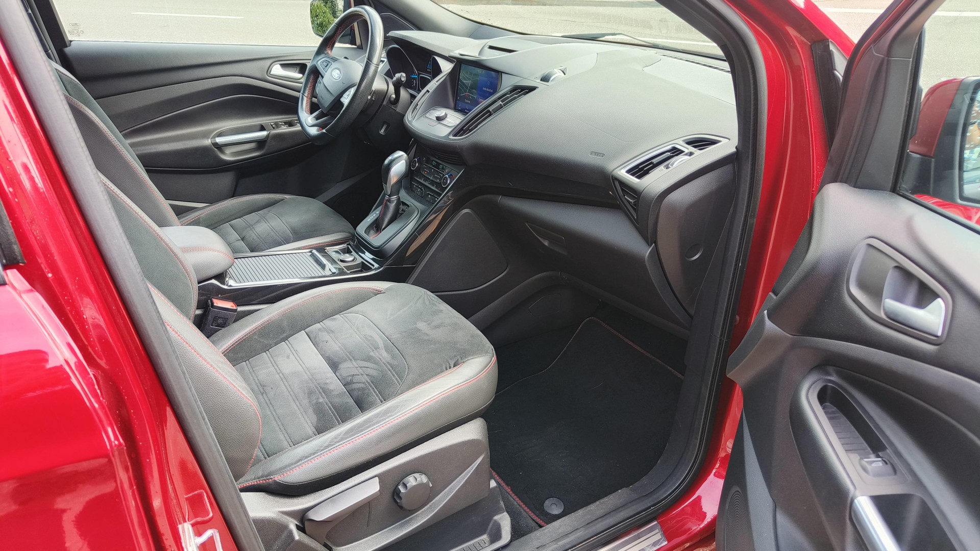FORD Kuga 2.0 TDCi ST Line High 4WD PowerShift-image-7