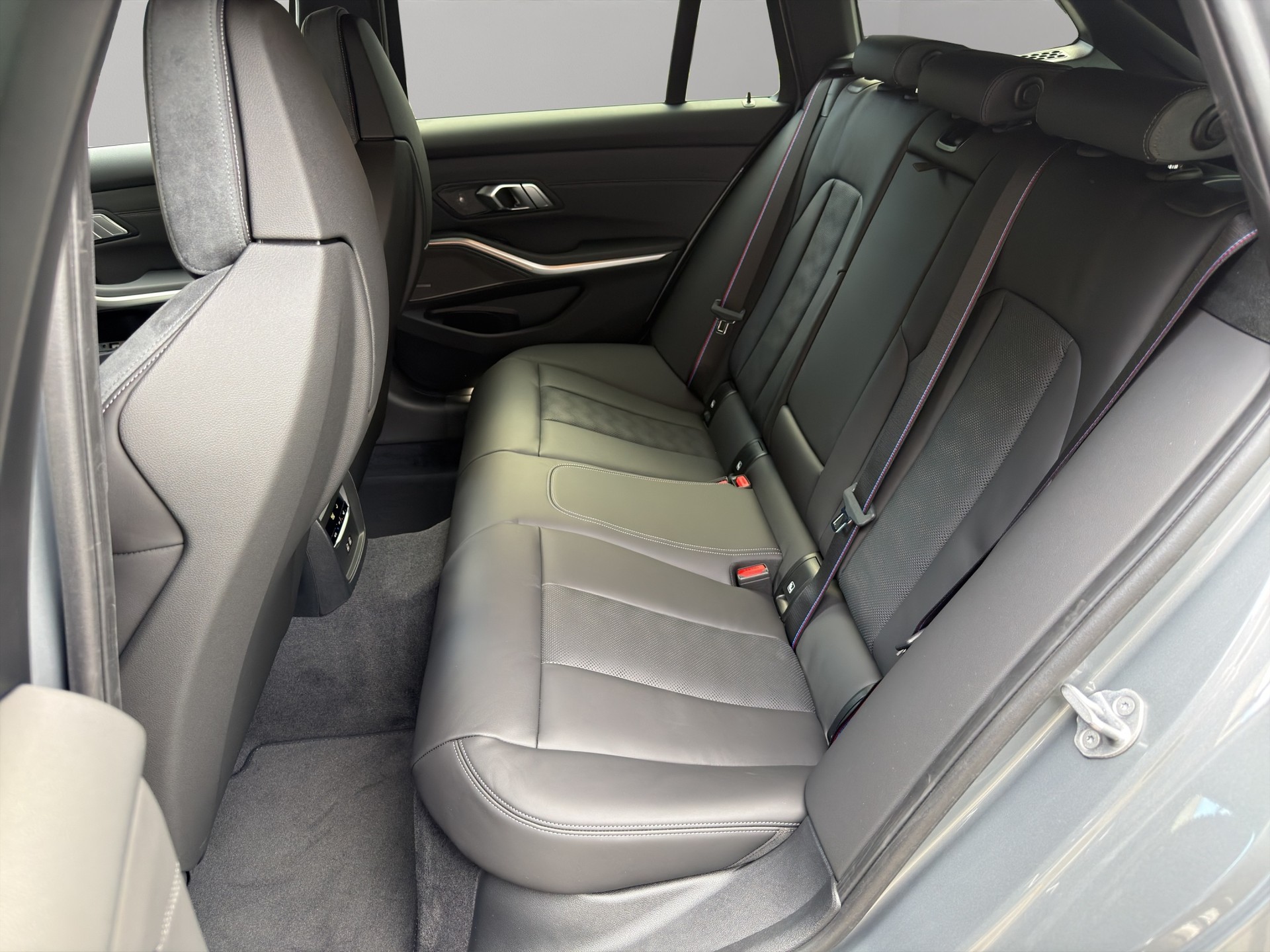 BMW M3 Touring xDrive Competition M-image-17