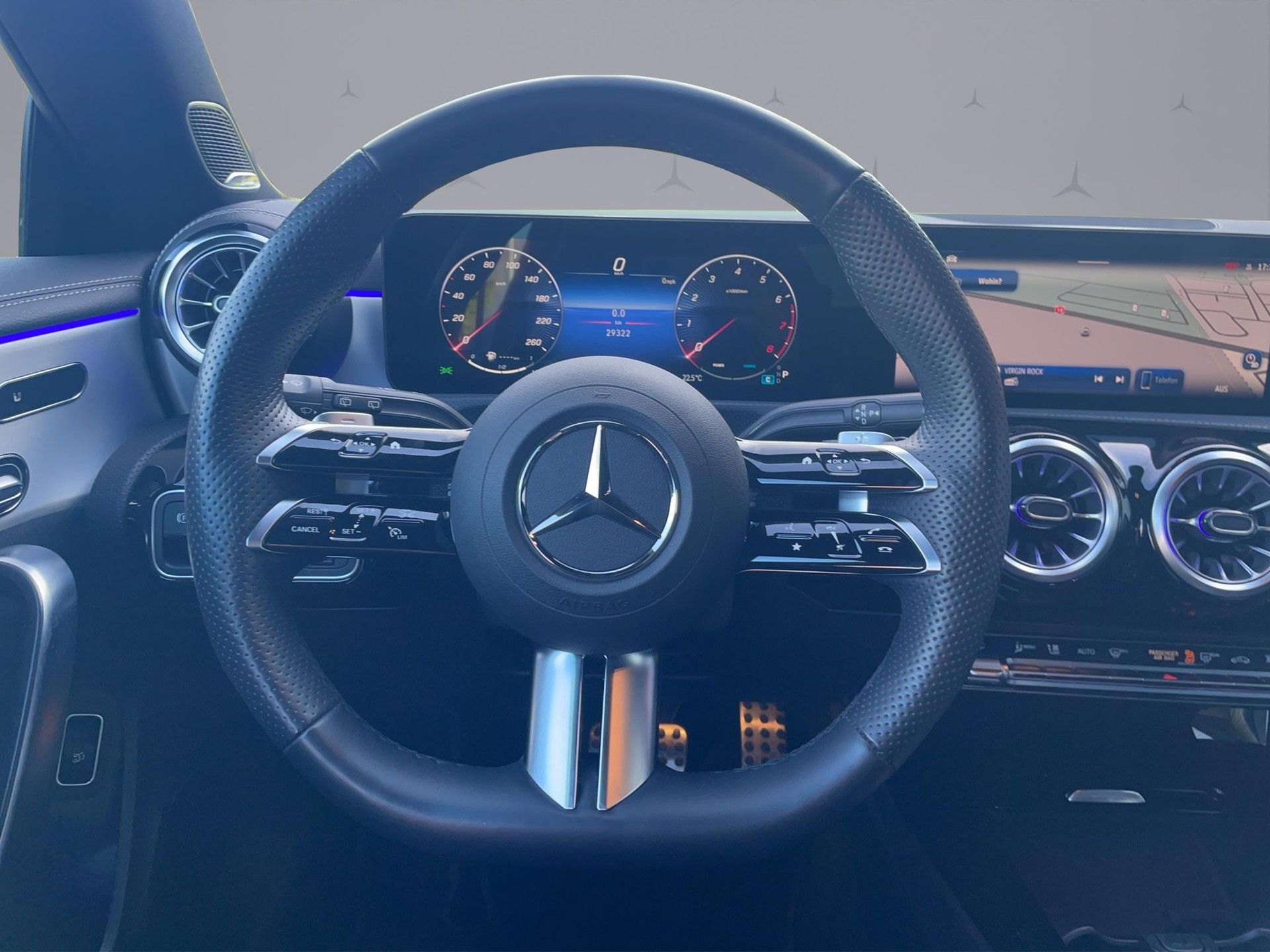 MERCEDES-BENZ CLA 250 Shooting Brake AMG Line 4matic-image-11