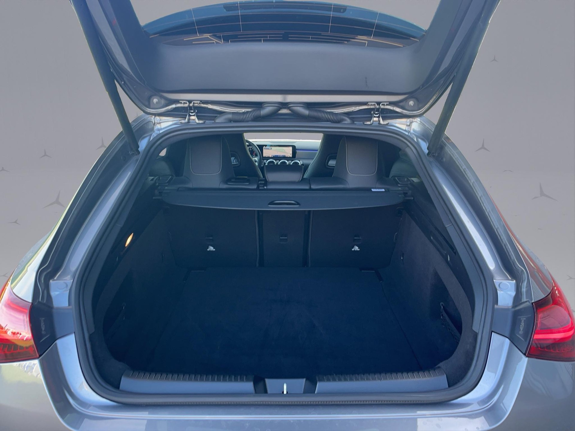 MERCEDES-BENZ CLA 250 Shooting Brake AMG Line 4matic-image-18