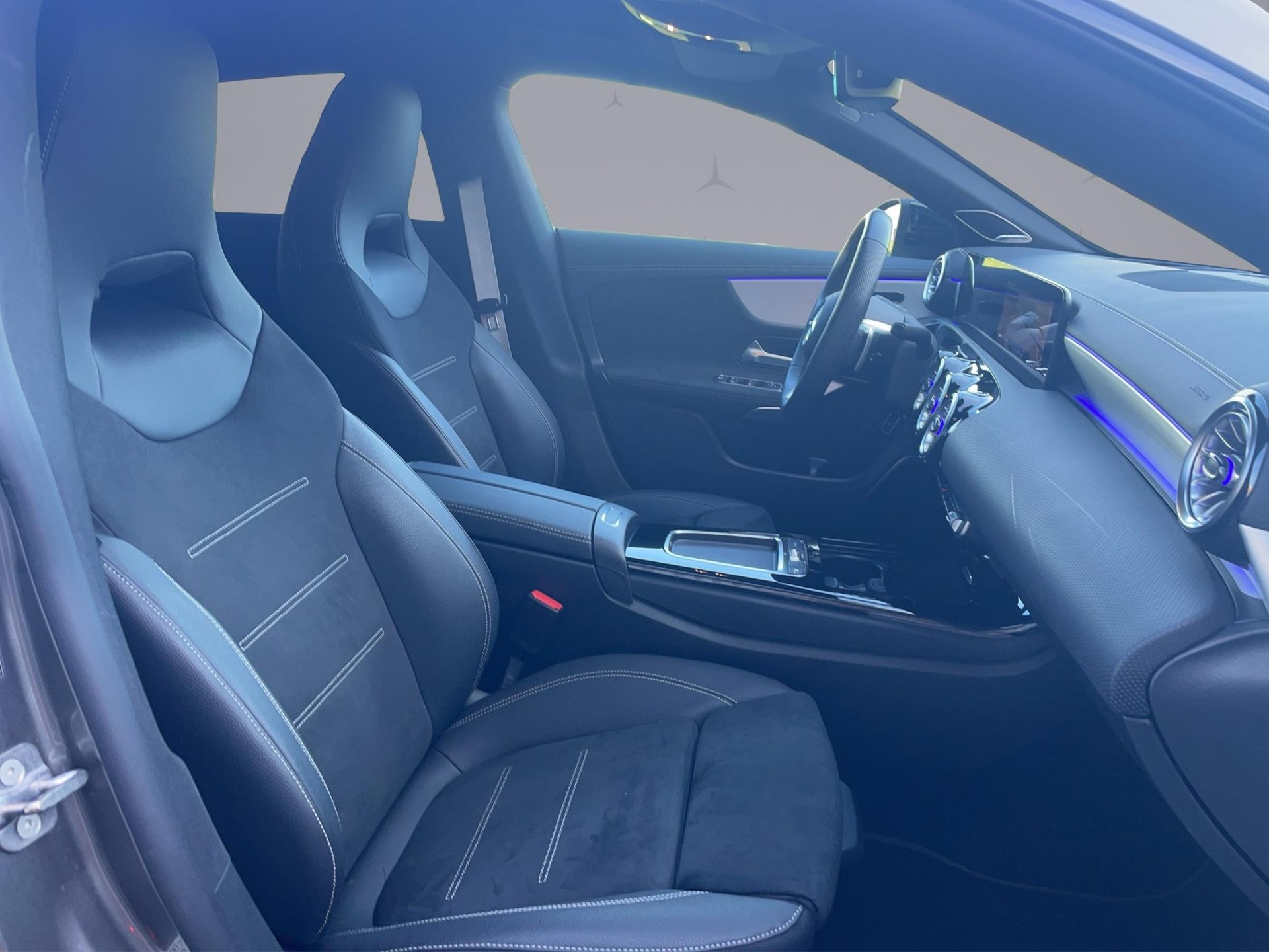 MERCEDES-BENZ CLA 250 Shooting Brake AMG Line 4matic-image-16
