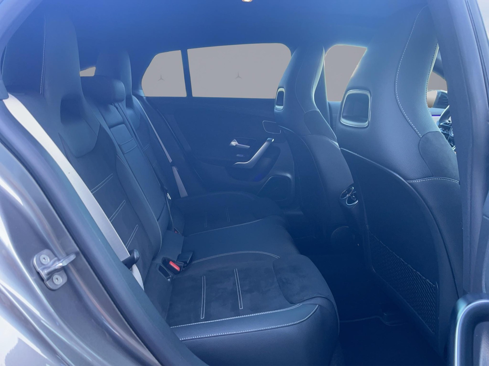 MERCEDES-BENZ CLA 250 Shooting Brake AMG Line 4matic-image-17