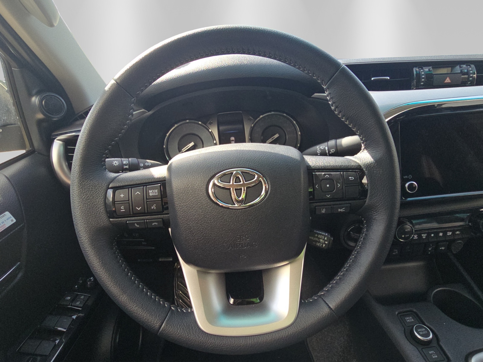 TOYOTA Hilux Double Cab.-Pick-up 2.8 D-4D MHEV 204 Style-image-9