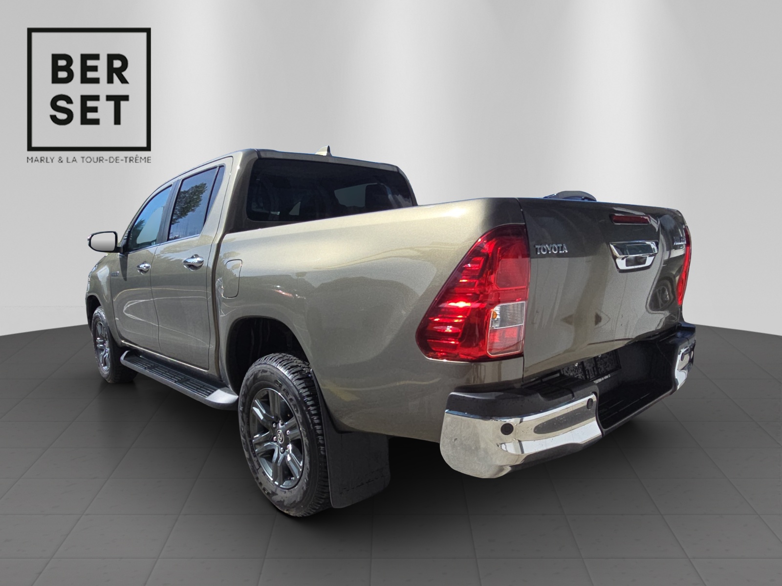 TOYOTA Hilux Double Cab.-Pick-up 2.8 D-4D MHEV 204 Style-image-2