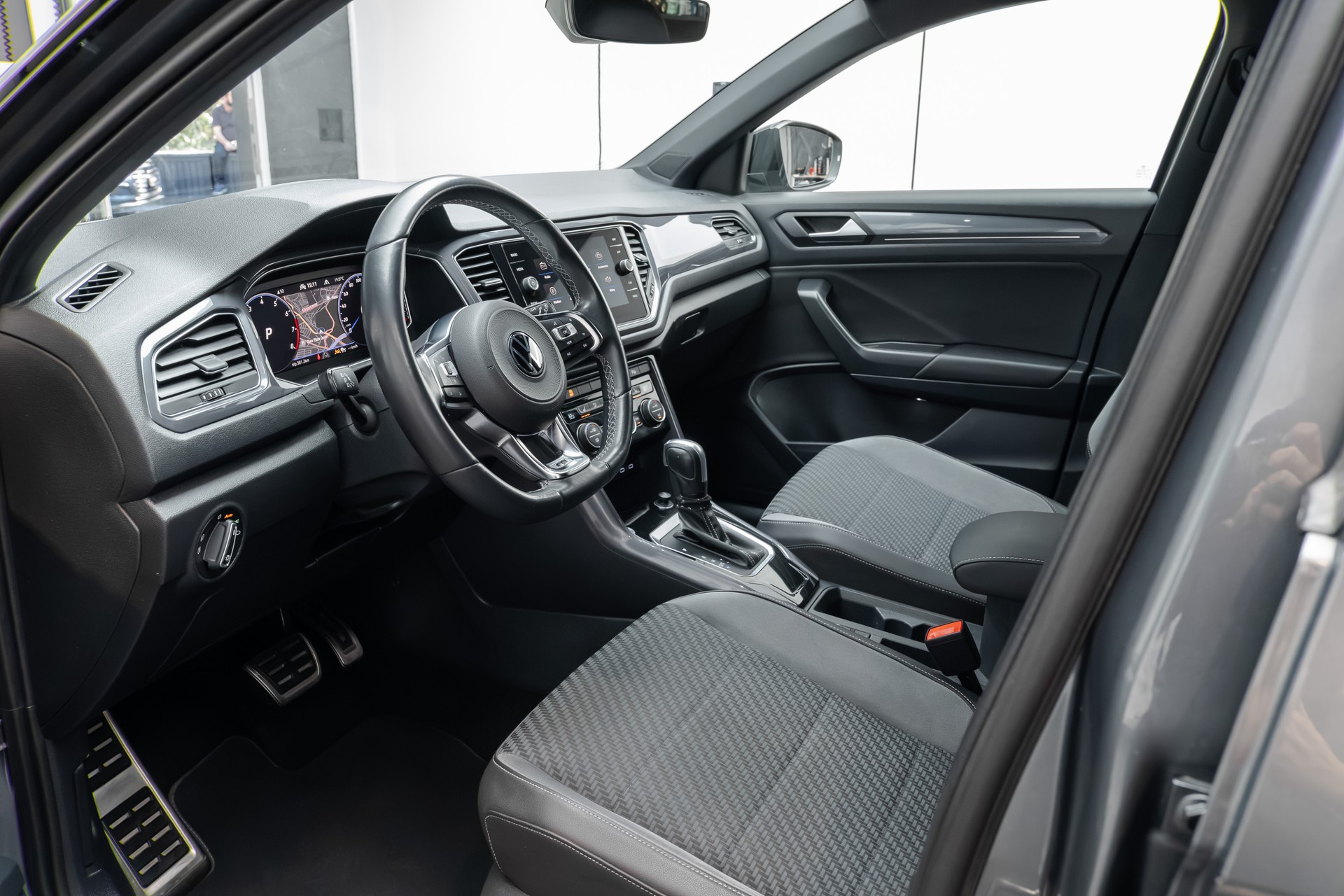 VW T-Roc 1.5 TSI EVO R-Line Sport DSG-image-13