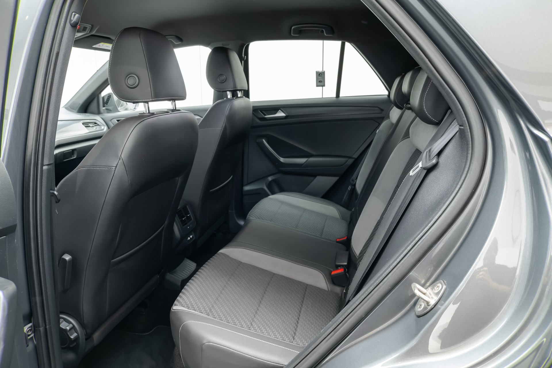 VW T-Roc 1.5 TSI EVO R-Line Sport DSG-image-14