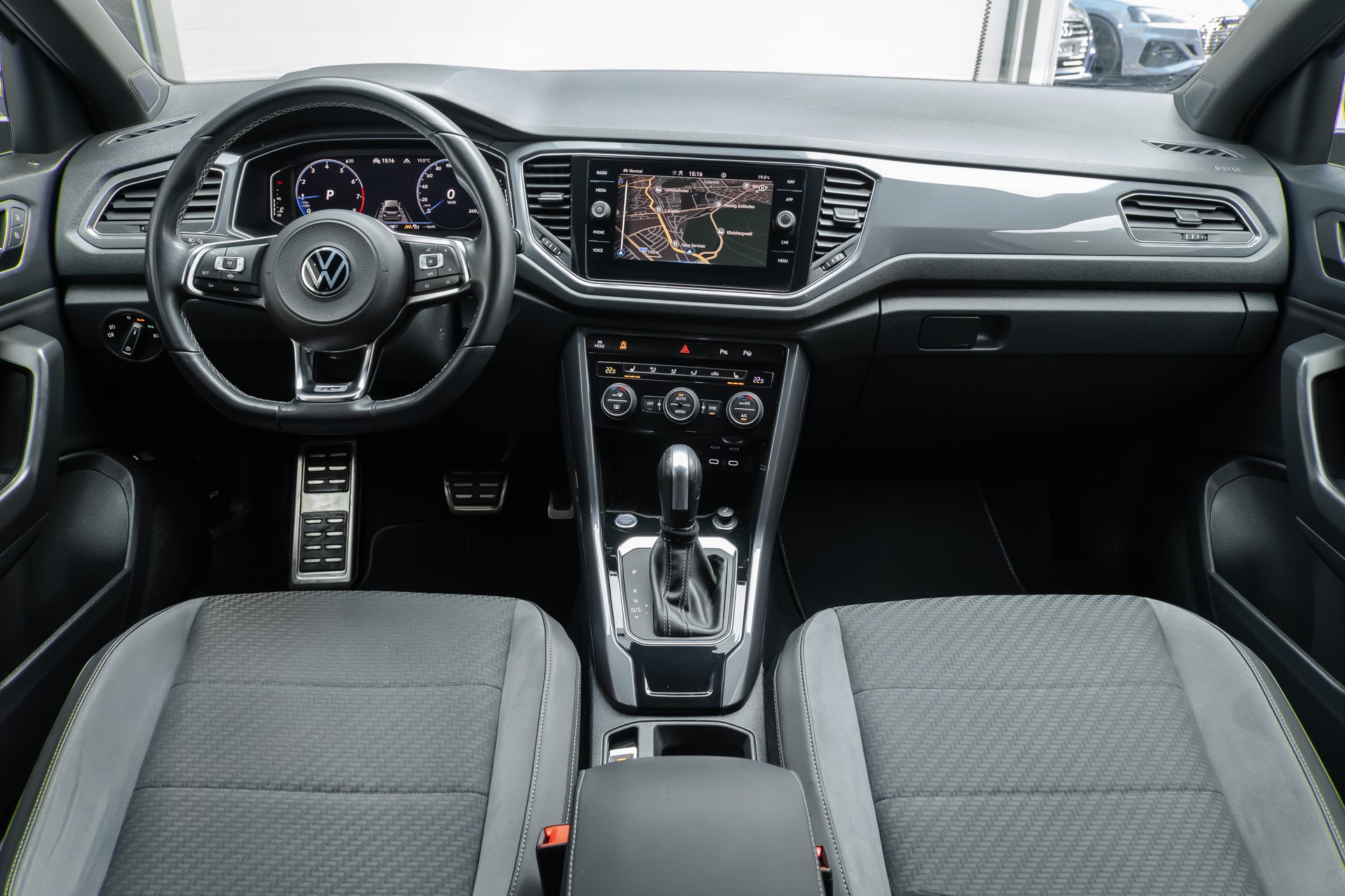 VW T-Roc 1.5 TSI EVO R-Line Sport DSG-image-6