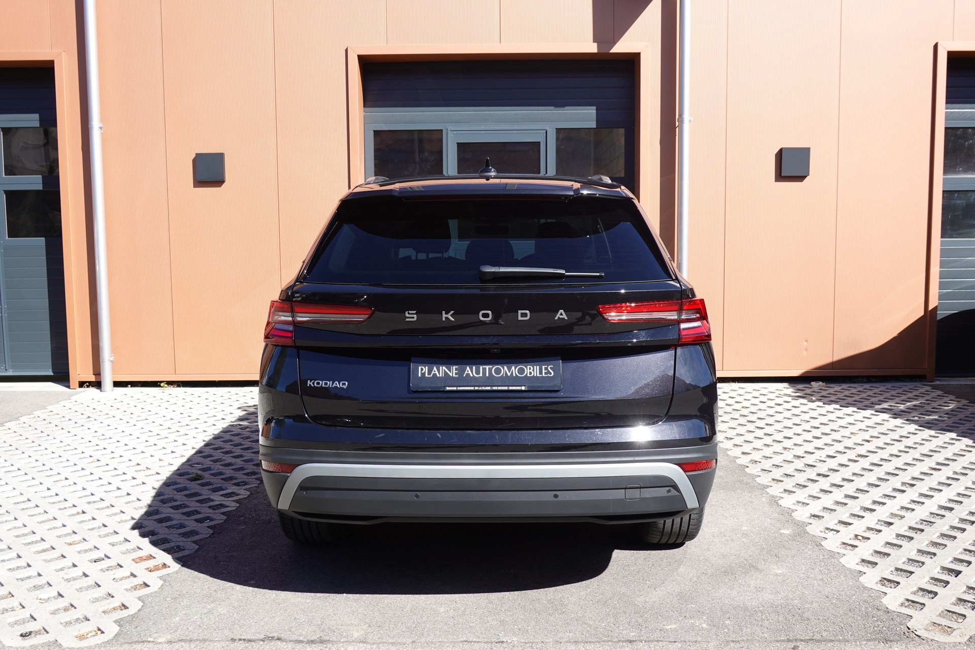 SKODA Kodiaq 1.5 TSI mHEV "* 7 Places * Crochet remorque * Caméra * Tempomat Adaptatif * Clim Auto * Hayon Electrique *"-image-8