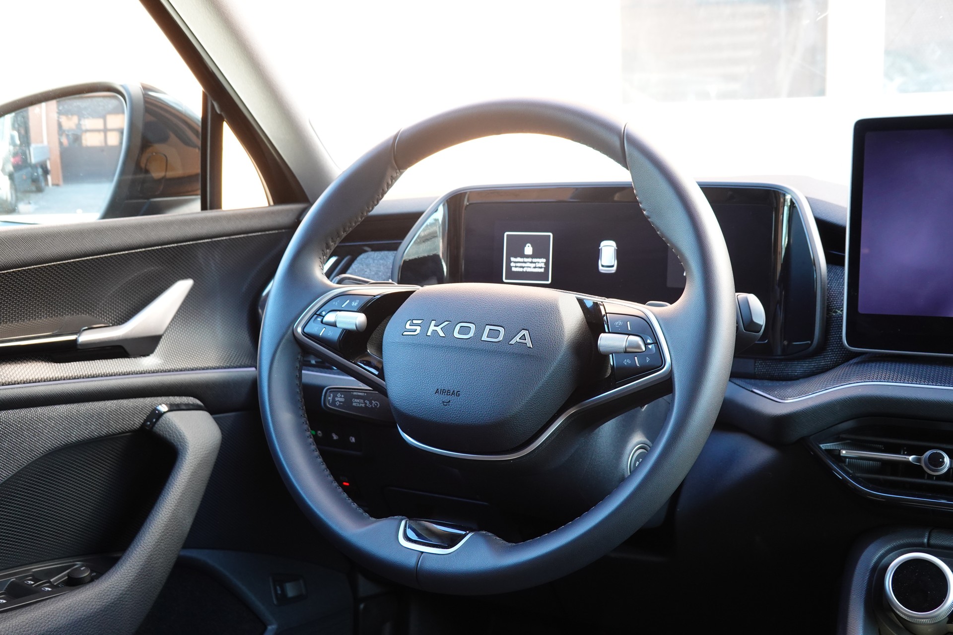 SKODA Kodiaq 1.5 TSI mHEV "* 7 Places * Crochet remorque * Caméra * Tempomat Adaptatif * Clim Auto * Hayon Electrique *"-image-11