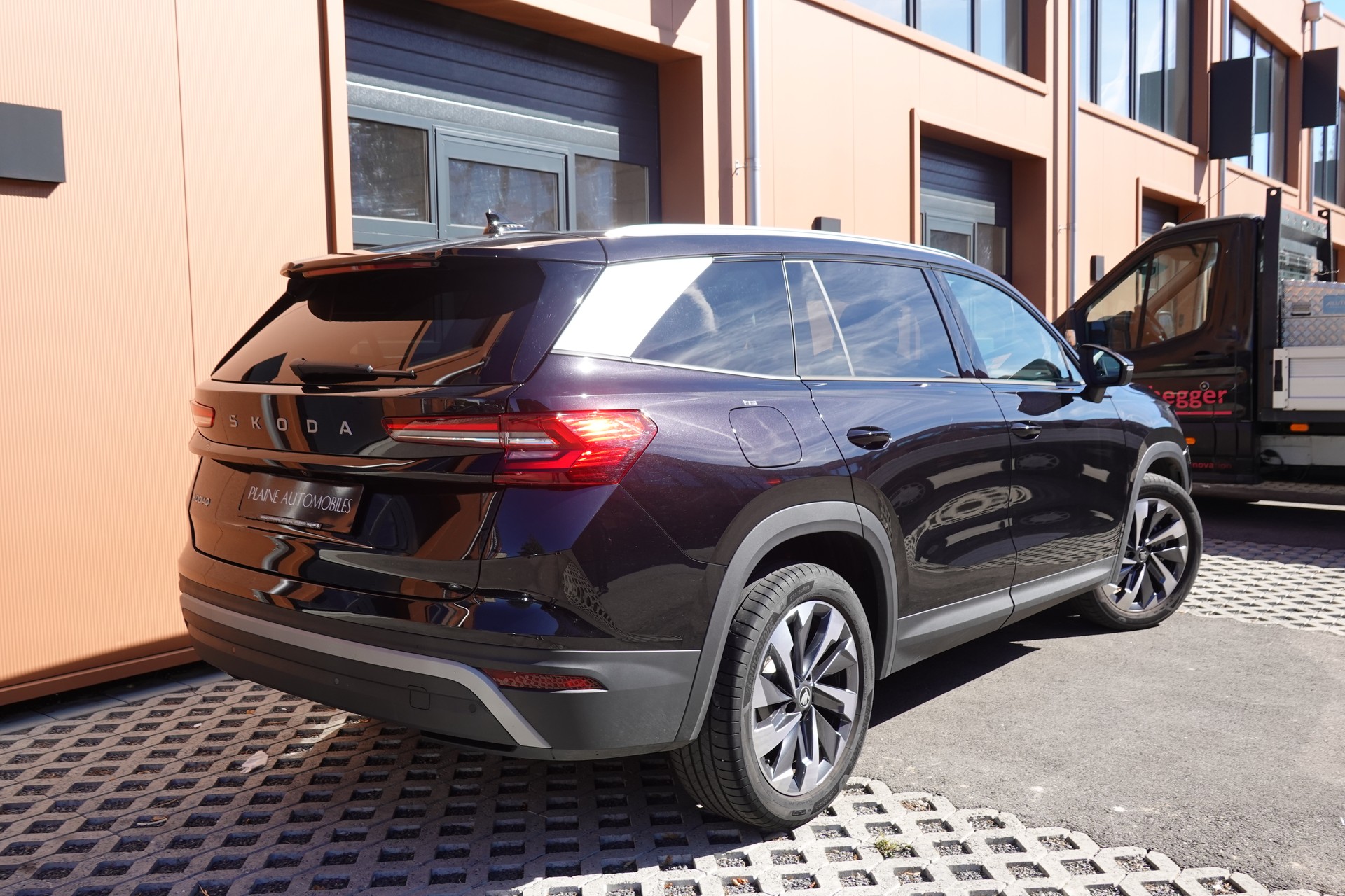 SKODA Kodiaq 1.5 TSI mHEV "* 7 Places * Crochet remorque * Caméra * Tempomat Adaptatif * Clim Auto * Hayon Electrique *"-image-6