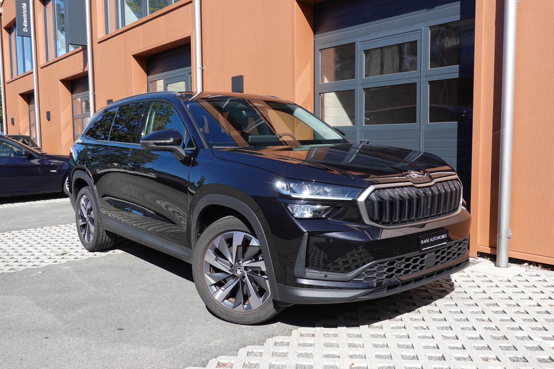 SKODA Kodiaq 1.5 TSI mHEV "* 7 Places * Crochet remorque * Caméra * Tempomat Adaptatif * Clim Auto * Hayon Electrique *"-image-5