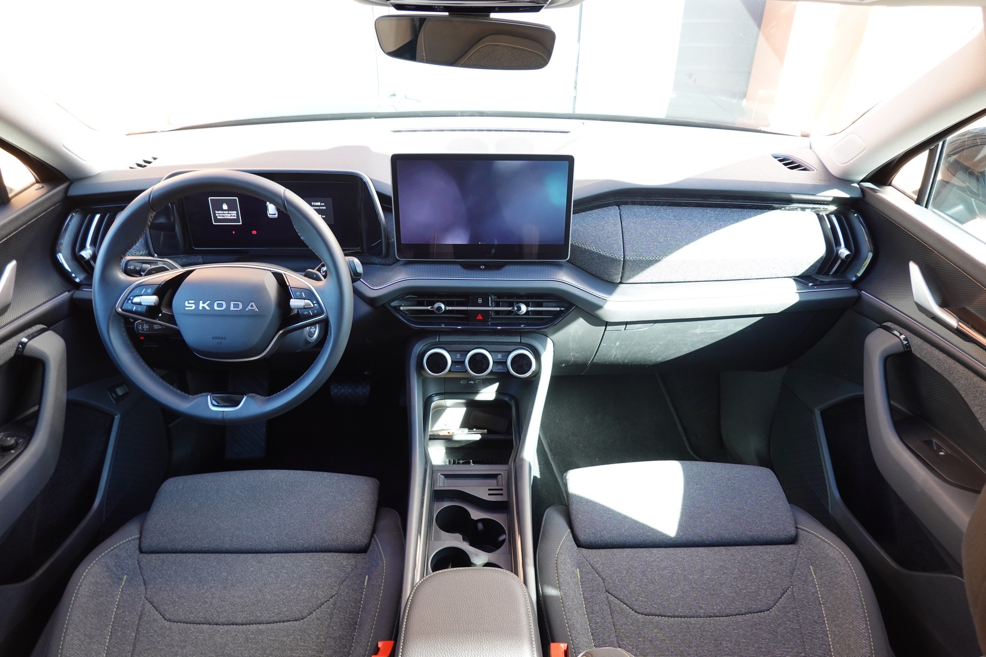SKODA Kodiaq 1.5 TSI mHEV "* 7 Places * Crochet remorque * Caméra * Tempomat Adaptatif * Clim Auto * Hayon Electrique *"-image-10