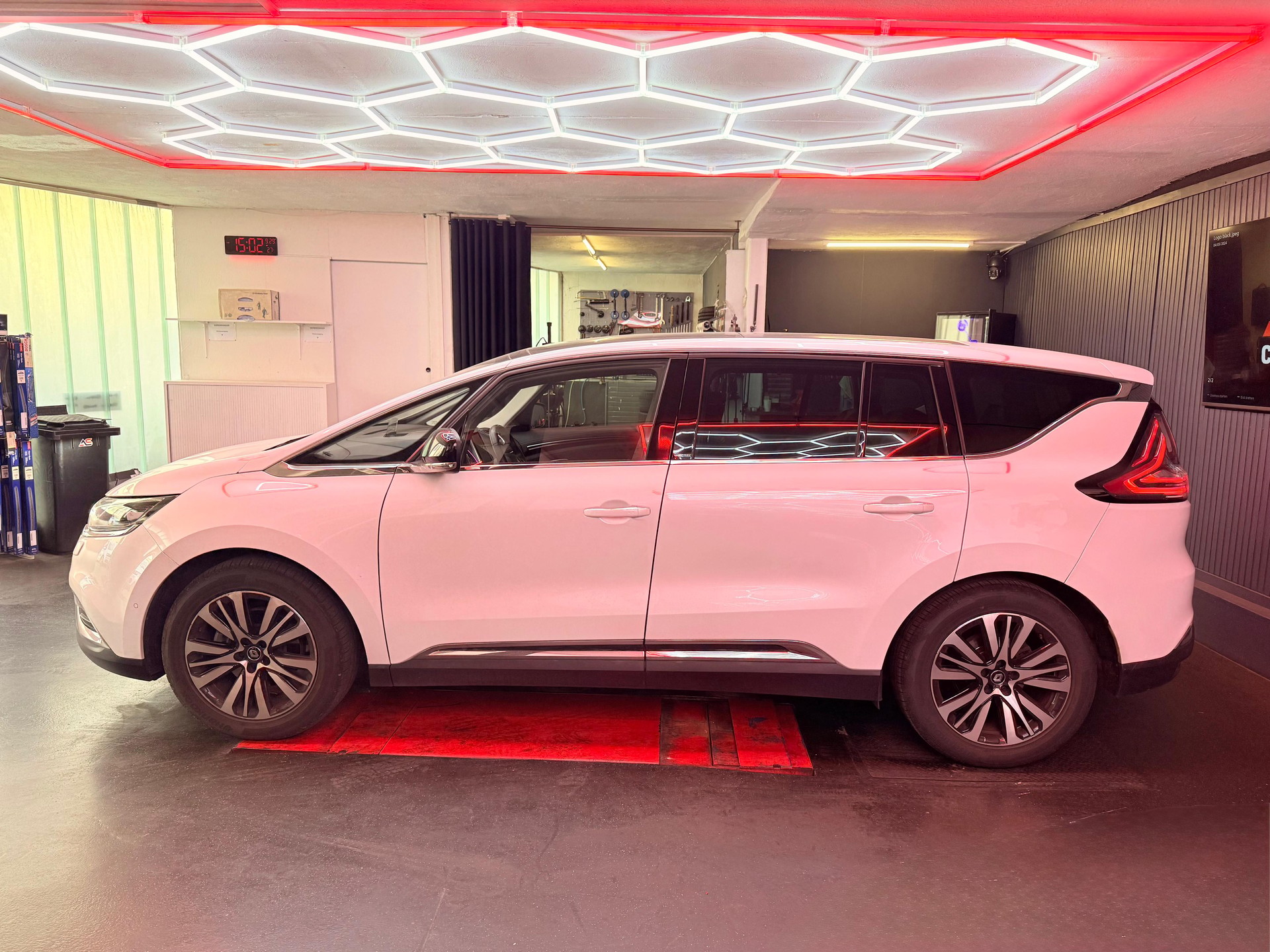 RENAULT Espace 1.8 TCe Intiale Paris-image-1