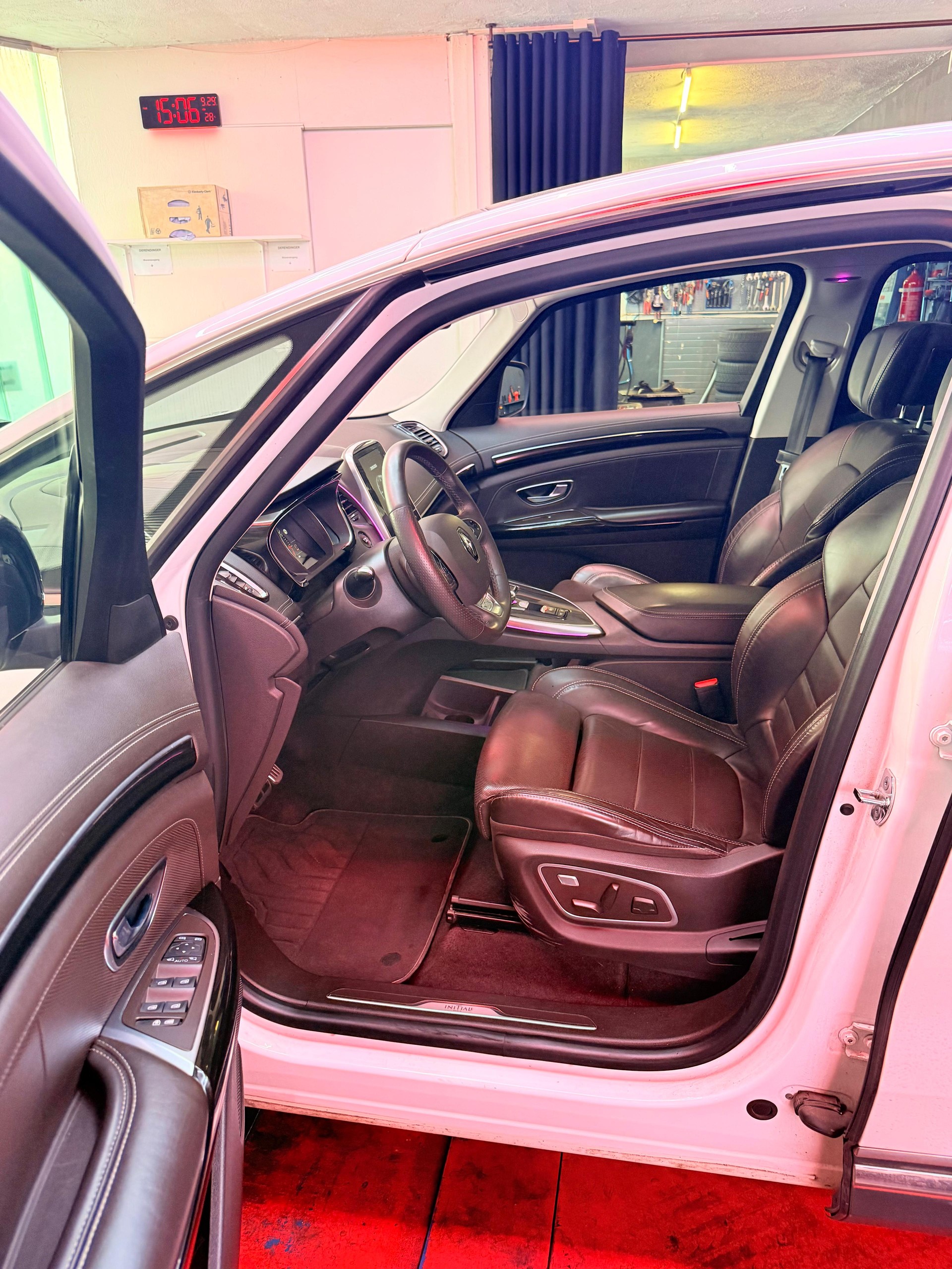 RENAULT Espace 1.8 TCe Intiale Paris-image-7