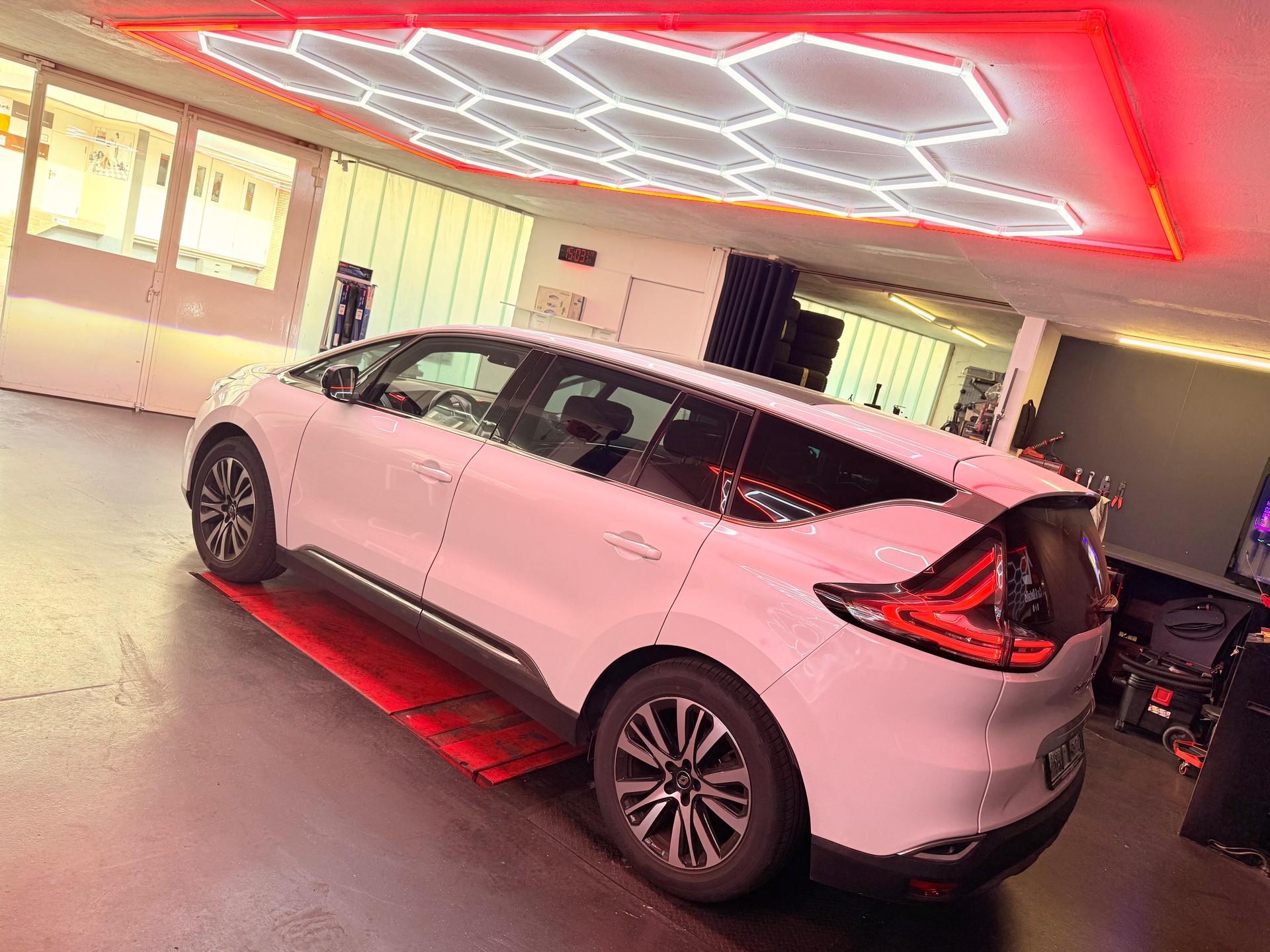 RENAULT Espace 1.8 TCe Intiale Paris-image-2