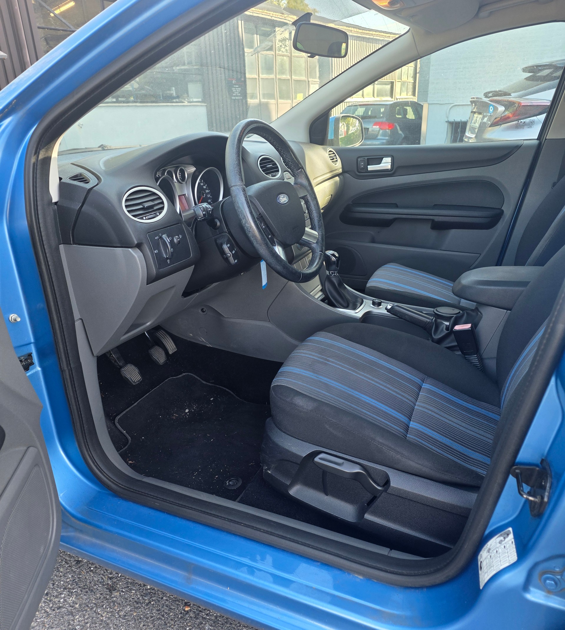 FORD Focus 1.8i Carving-image-8