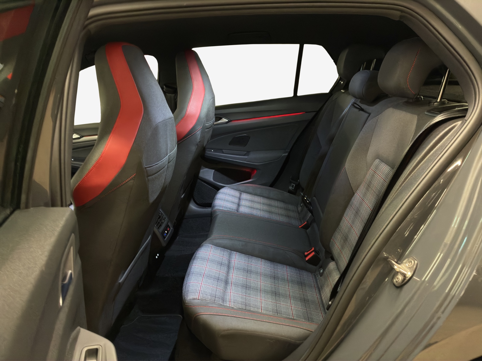 VW Golf 2.0 TSI GTI DSG-image-11