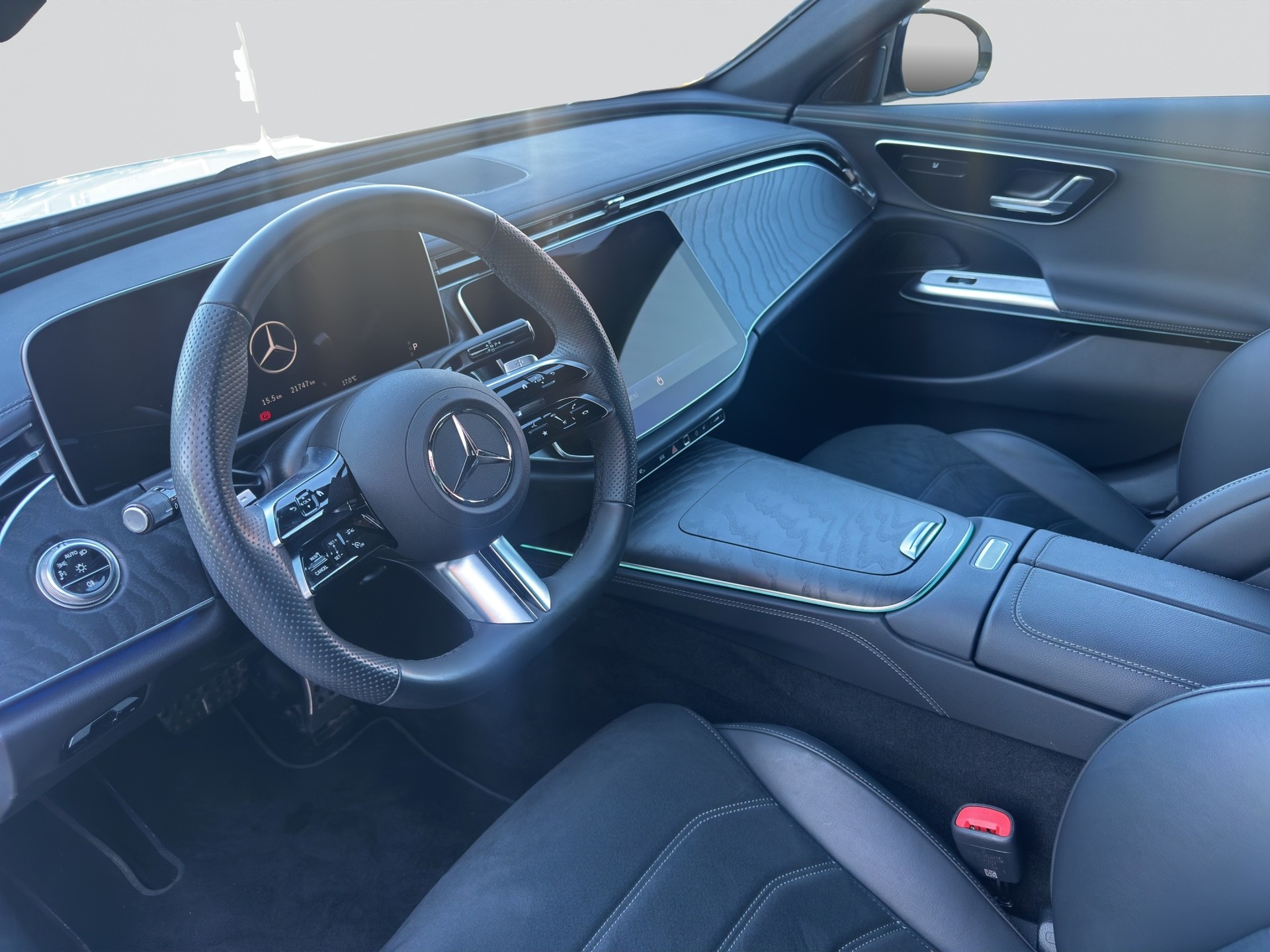 MERCEDES-BENZ E 200 AMG Line 9G-Tronic Night-image-7