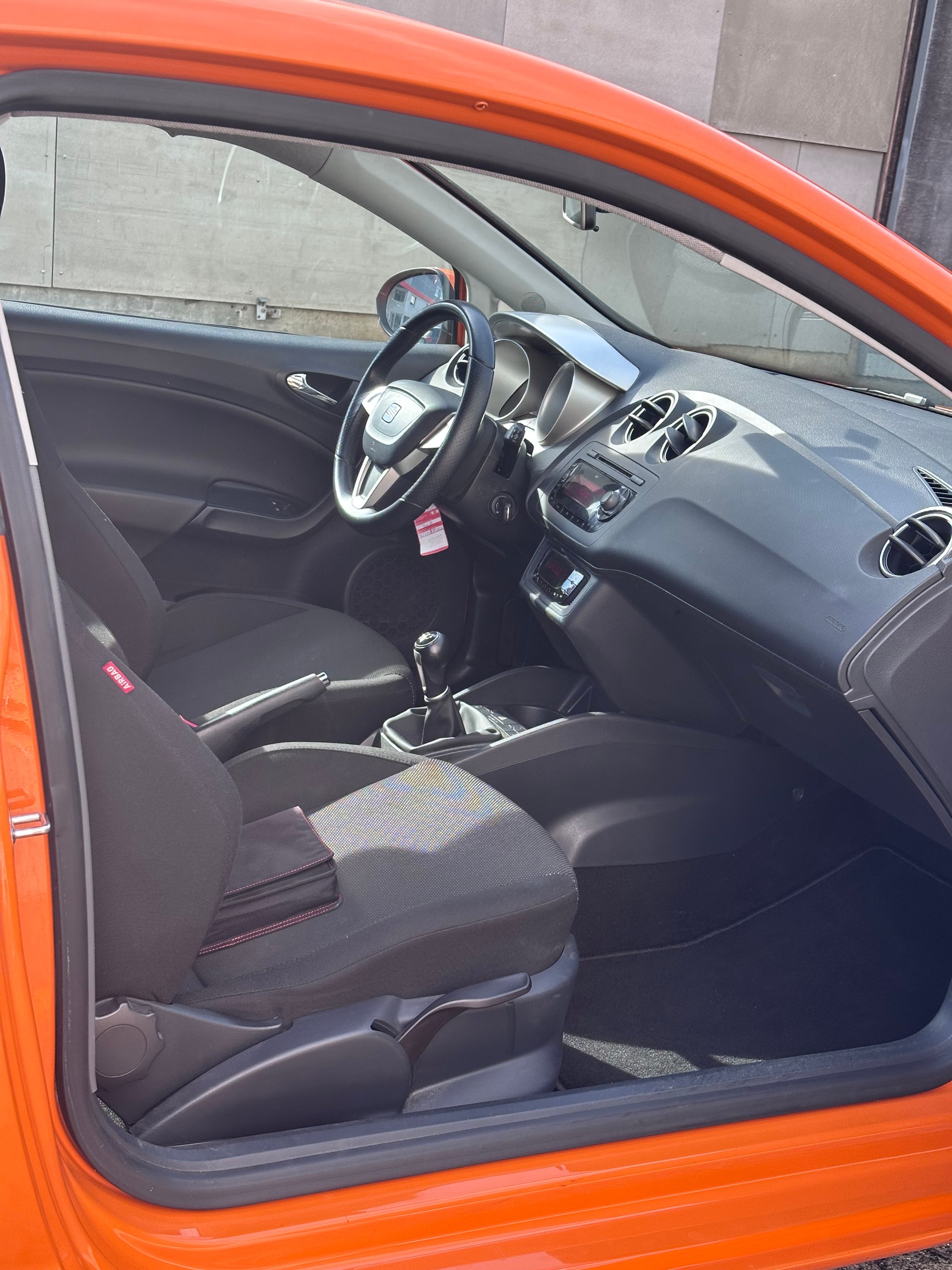 SEAT Ibiza SC 1.4 Sport-image-8