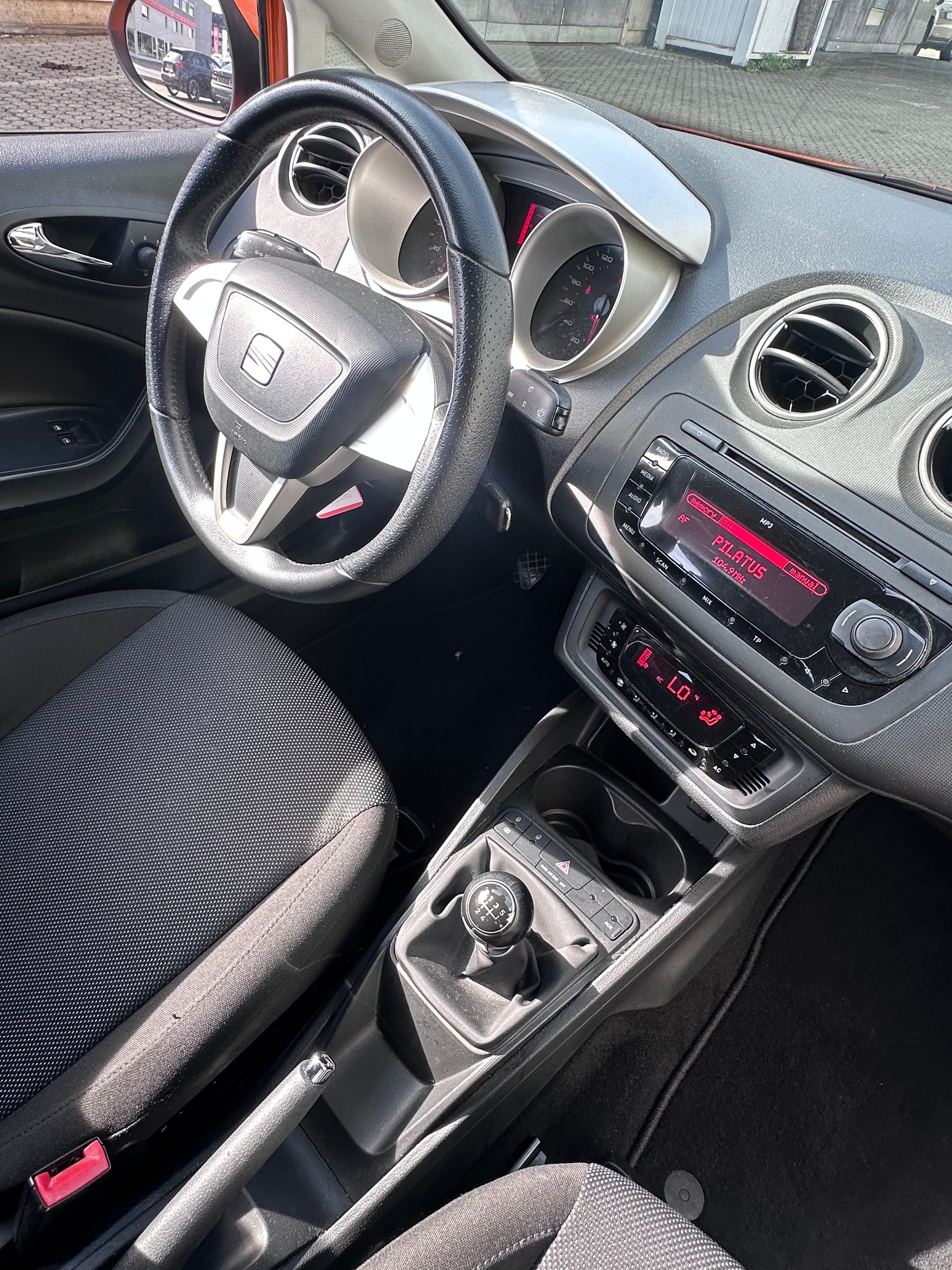 SEAT Ibiza SC 1.4 Sport-image-14