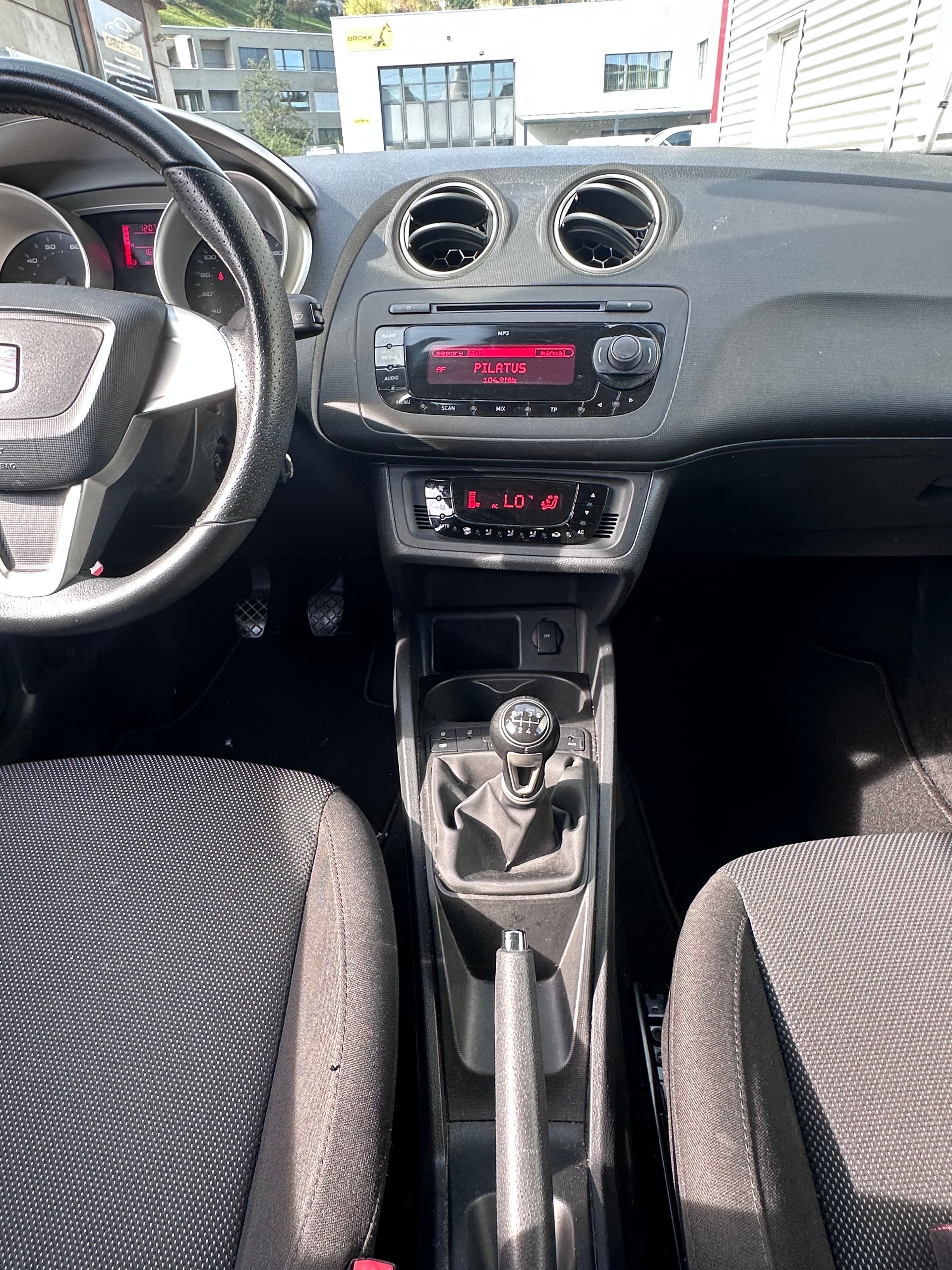 SEAT Ibiza SC 1.4 Sport-image-13
