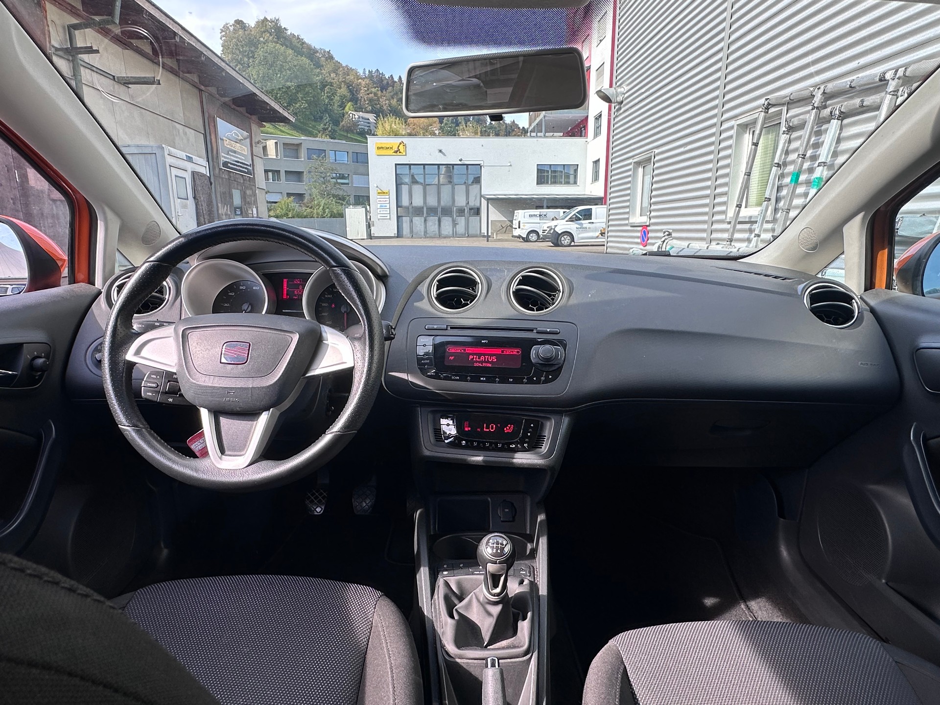 SEAT Ibiza SC 1.4 Sport-image-12