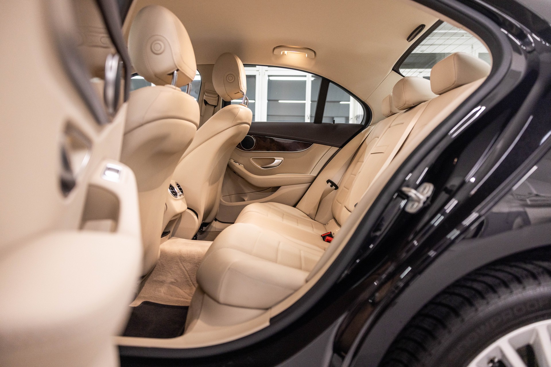 MERCEDES-BENZ C 180 Exclusive-image-21