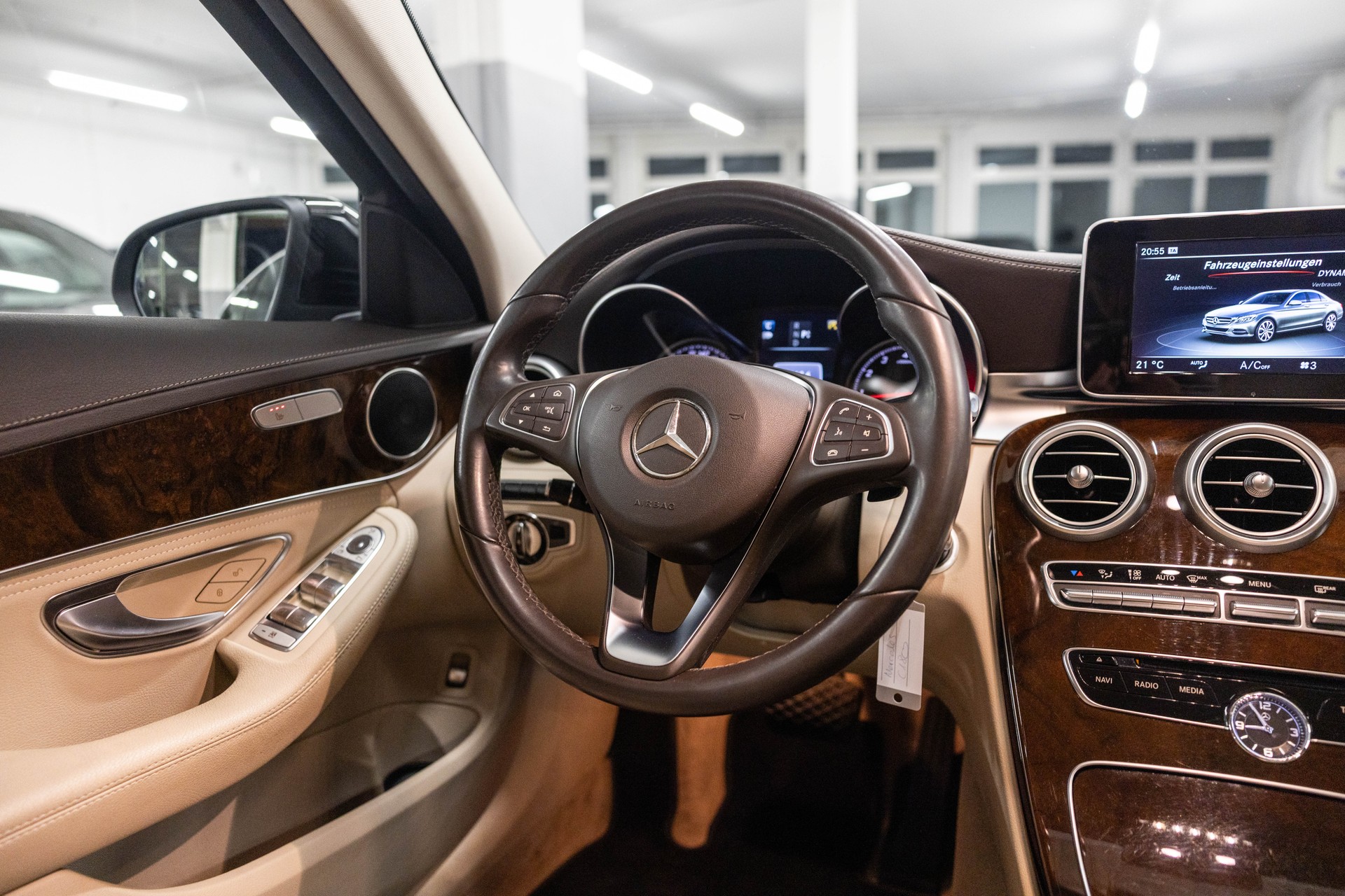 MERCEDES-BENZ C 180 Exclusive-image-23
