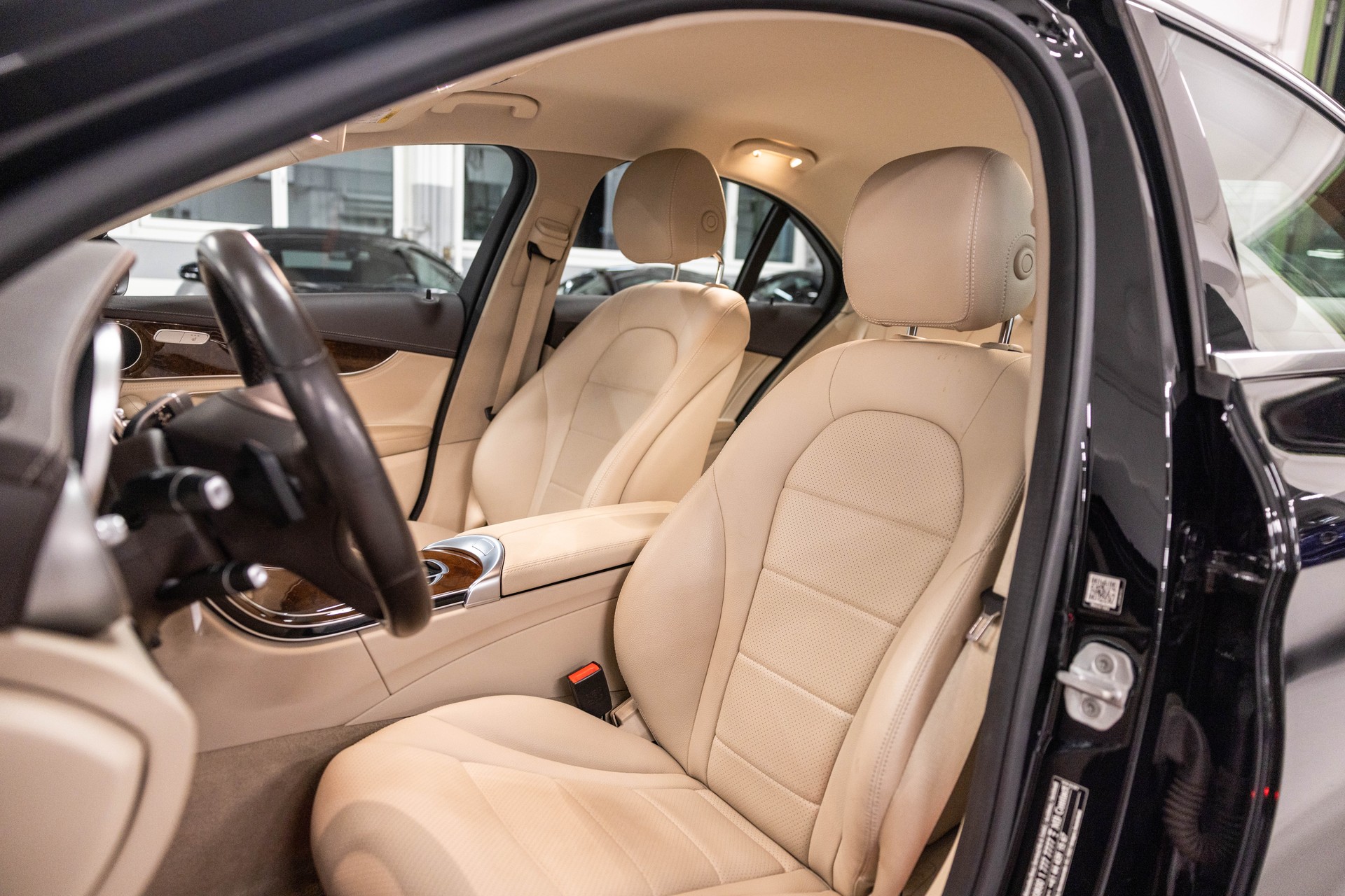 MERCEDES-BENZ C 180 Exclusive-image-17