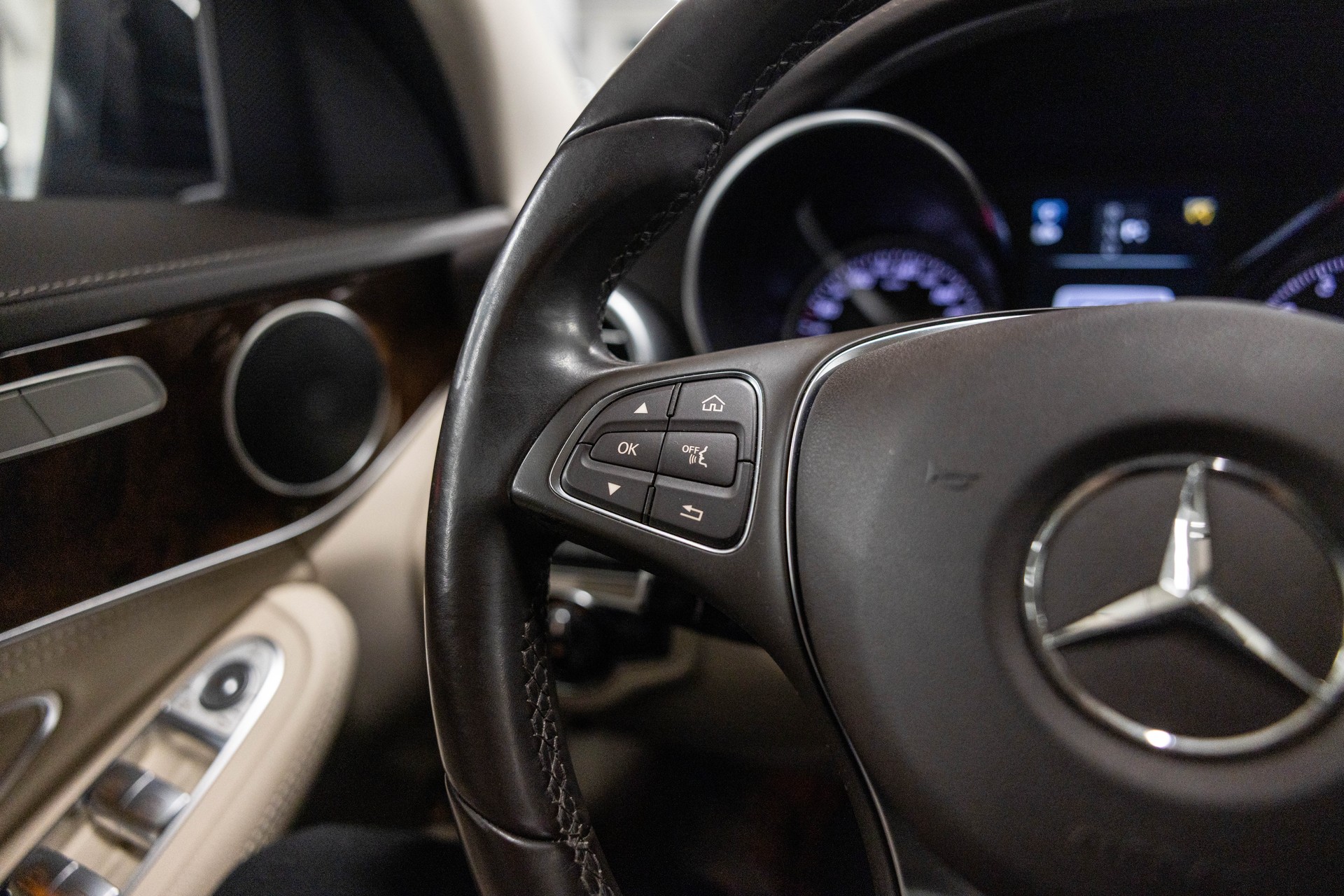 MERCEDES-BENZ C 180 Exclusive-image-29
