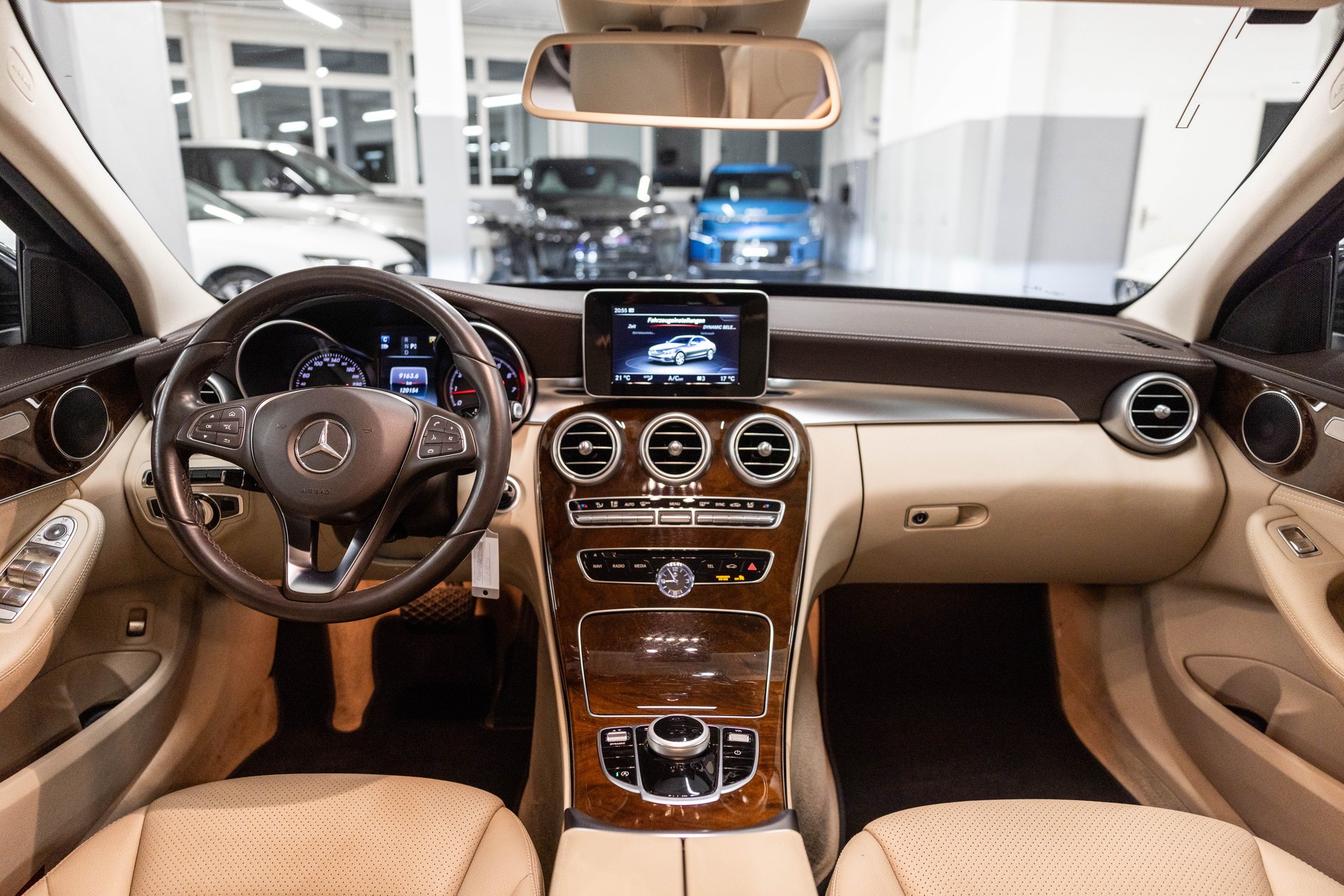 MERCEDES-BENZ C 180 Exclusive-image-14