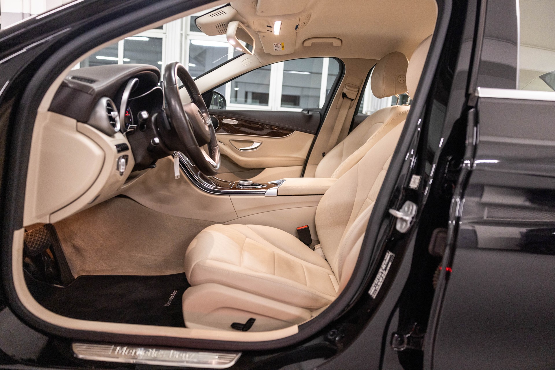 MERCEDES-BENZ C 180 Exclusive-image-16