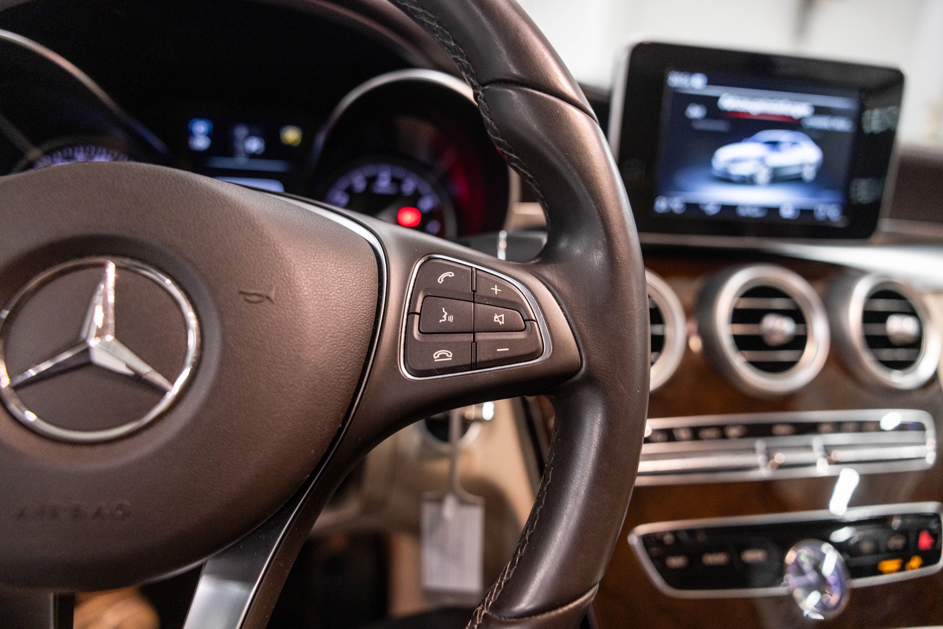 MERCEDES-BENZ C 180 Exclusive-image-28