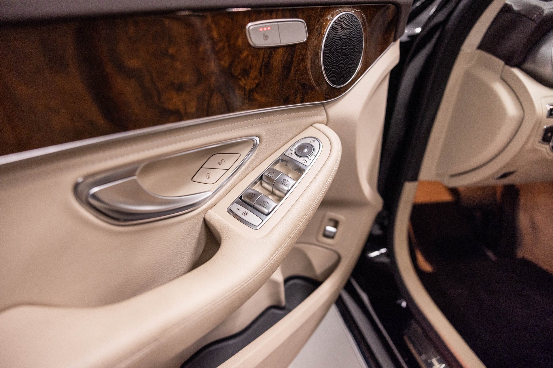 MERCEDES-BENZ C 180 Exclusive-image-19