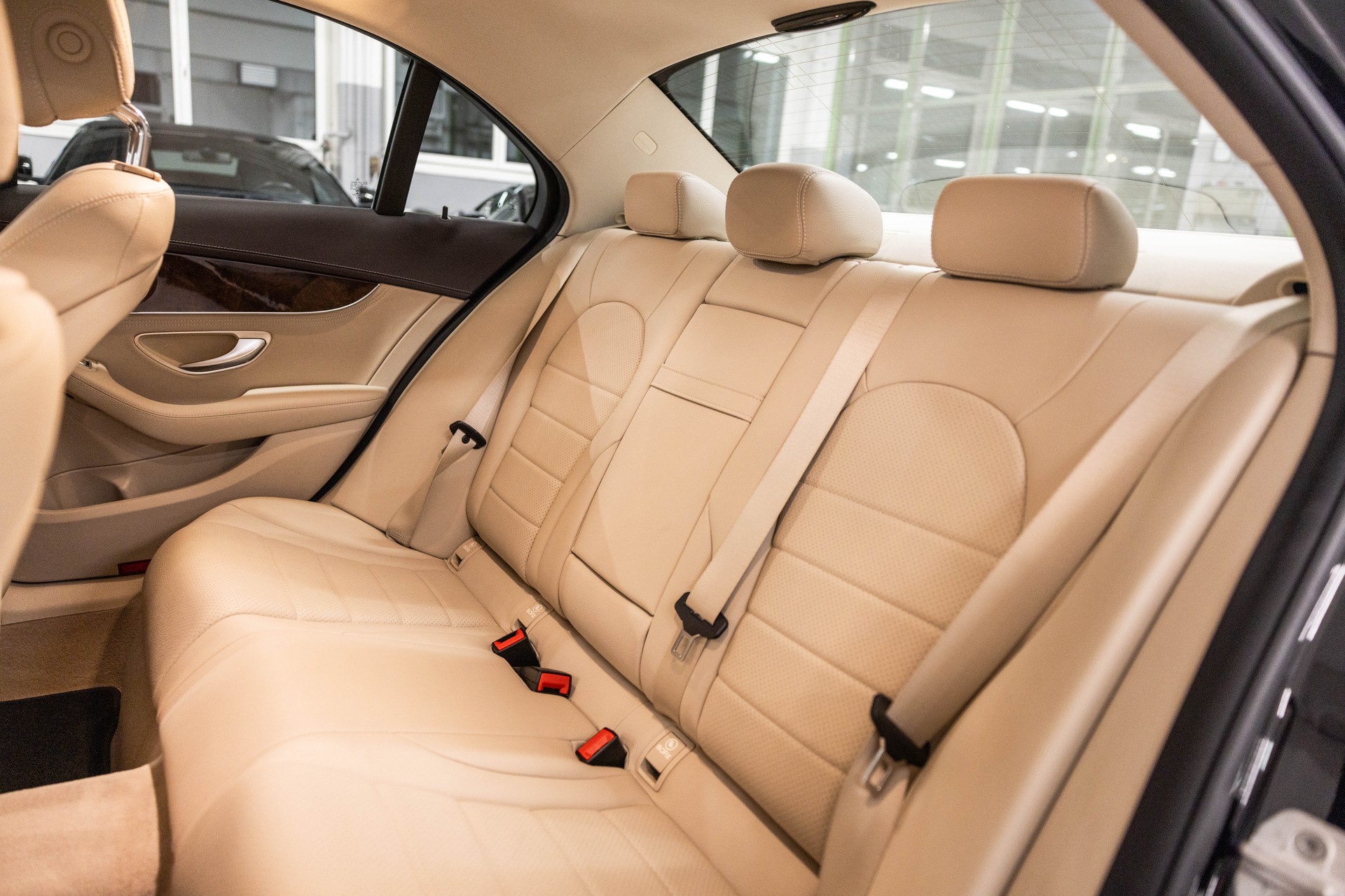 MERCEDES-BENZ C 180 Exclusive-image-22