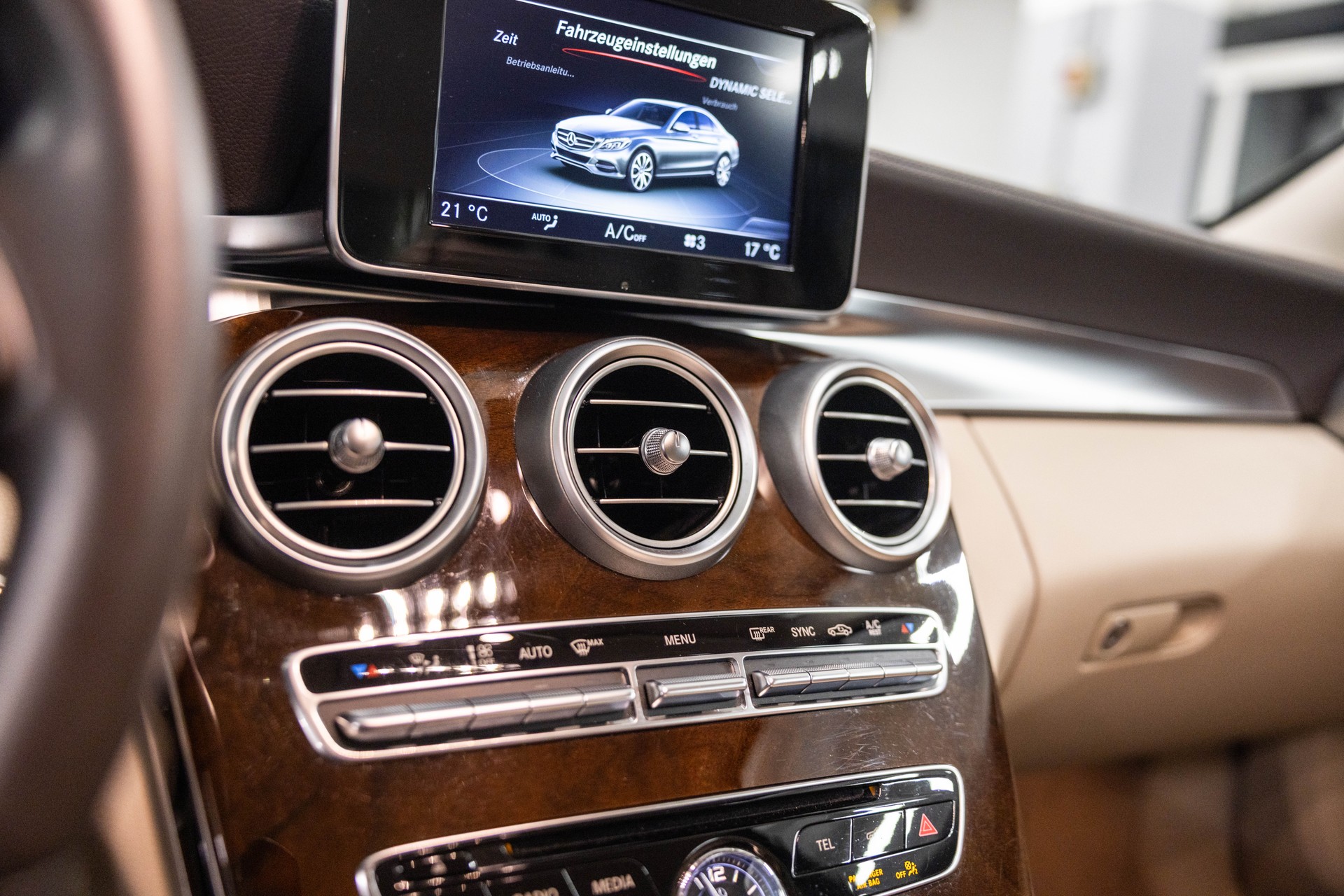 MERCEDES-BENZ C 180 Exclusive-image-26