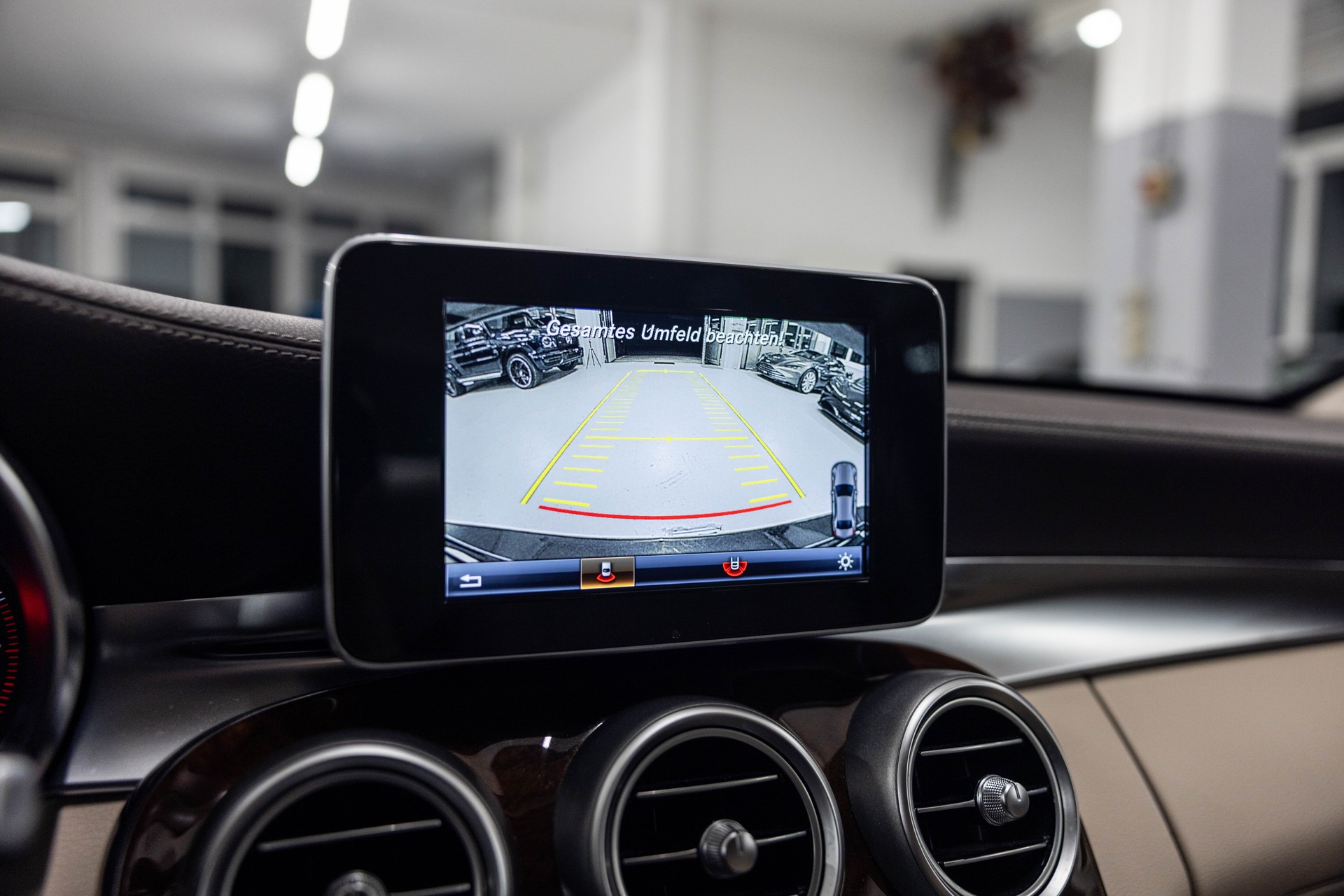 MERCEDES-BENZ C 180 Exclusive-image-31