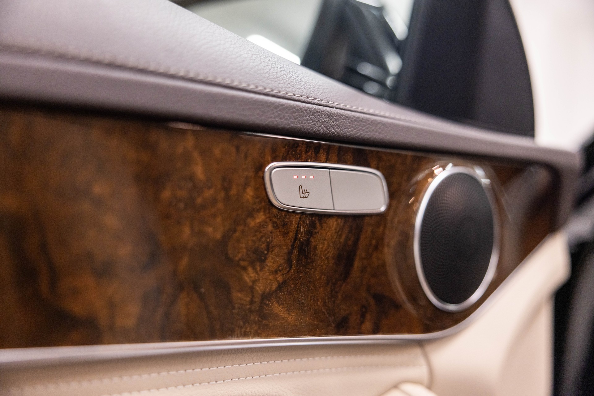 MERCEDES-BENZ C 180 Exclusive-image-18