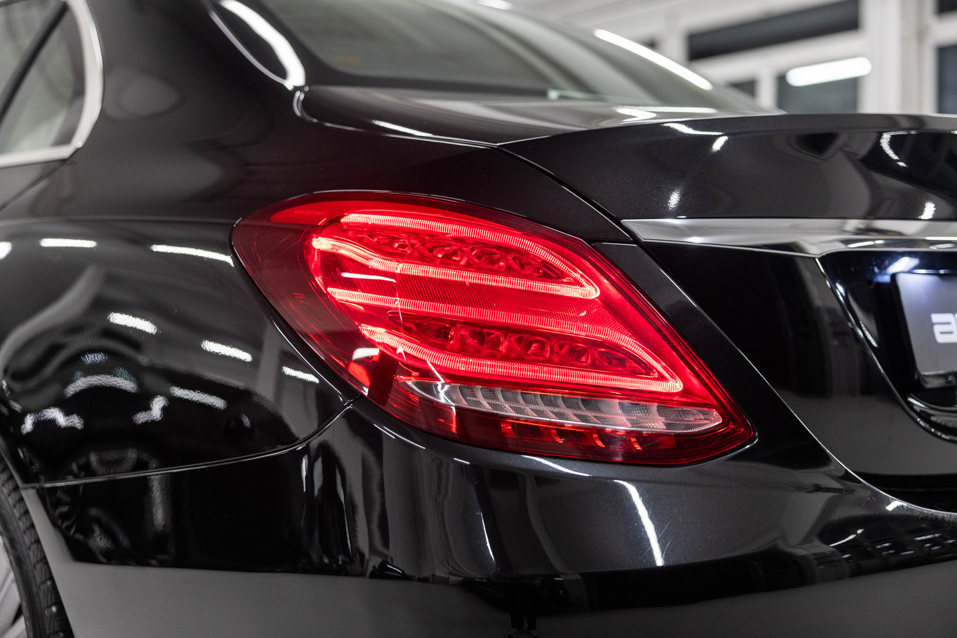 MERCEDES-BENZ C 180 Exclusive-image-10