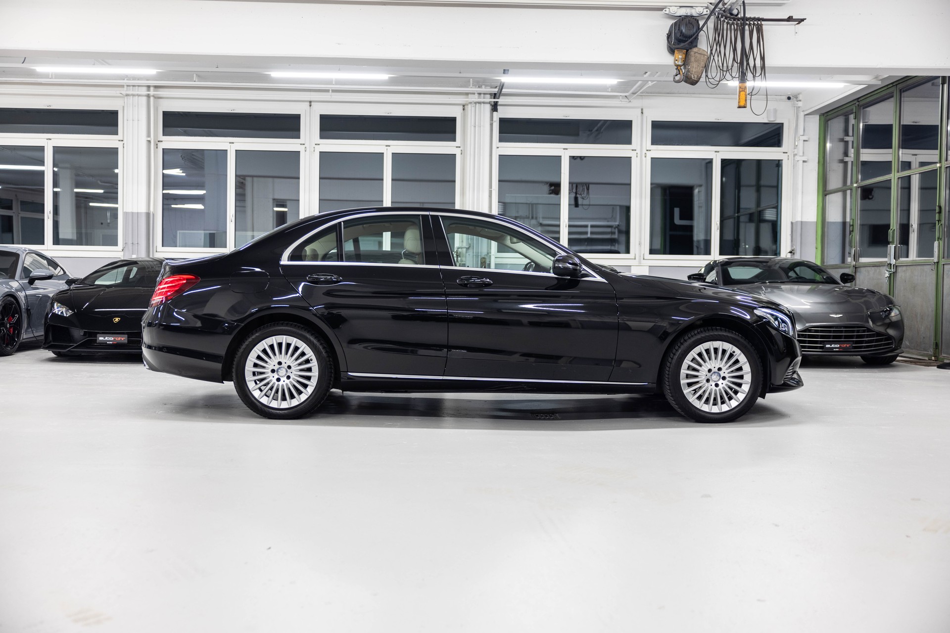MERCEDES-BENZ C 180 Exclusive-showroom-element-3