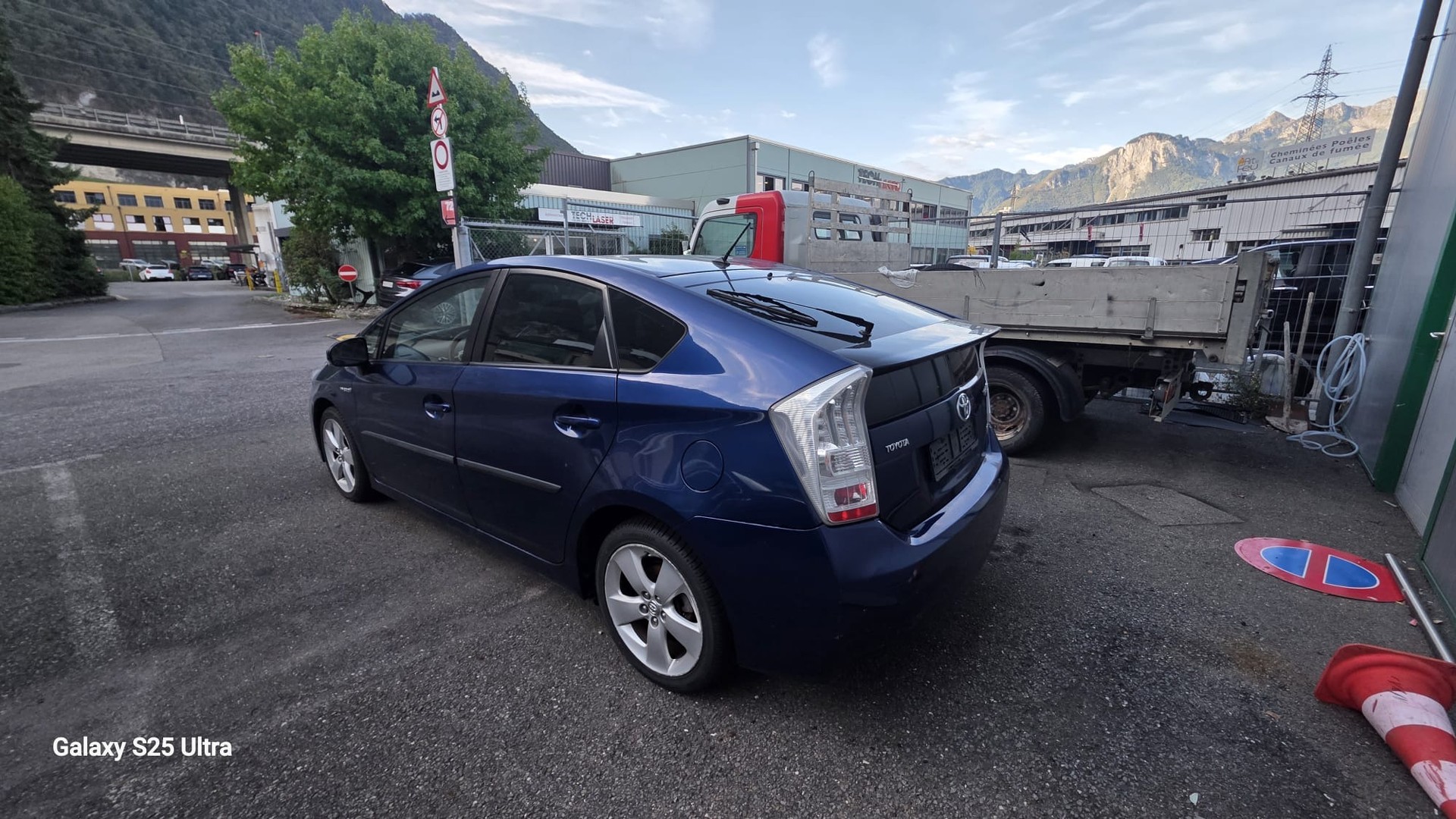 TOYOTA Prius 1.8 16V HSD Sol-image-5
