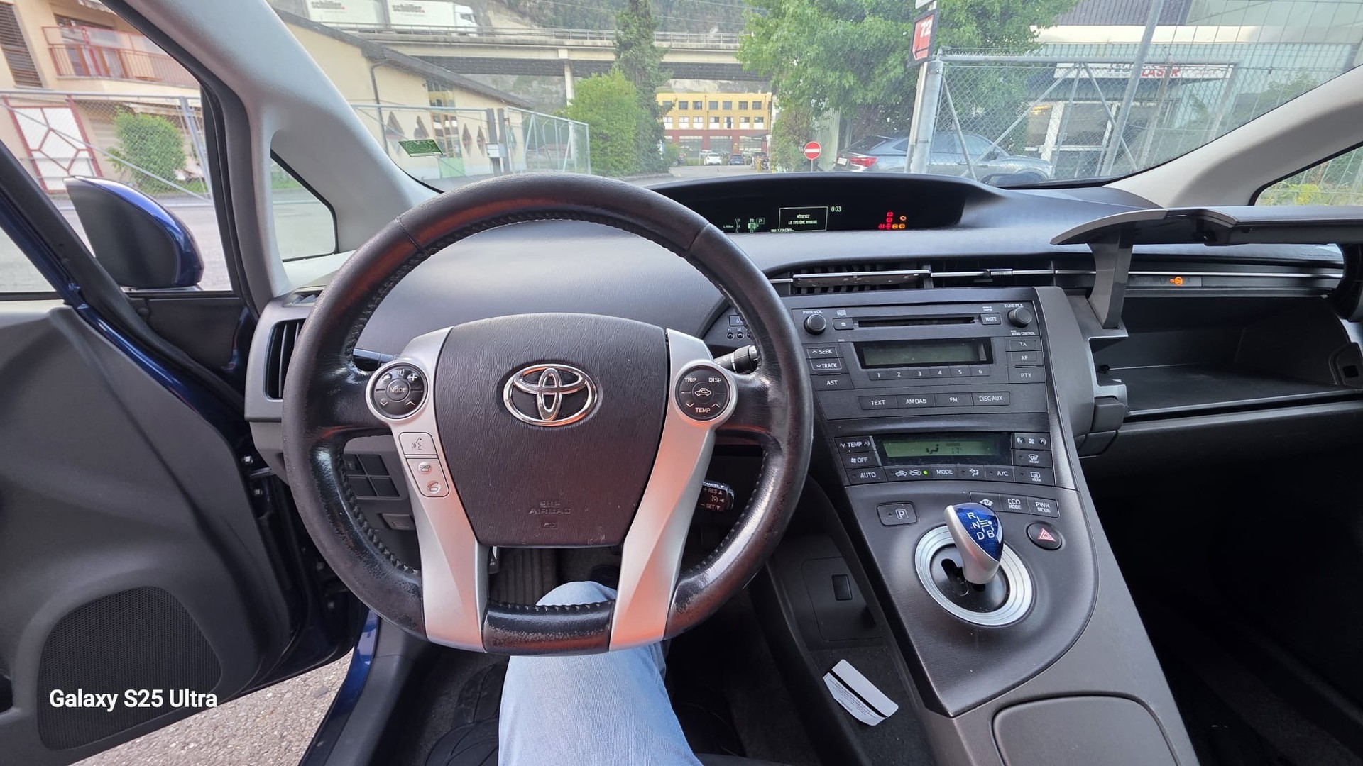 TOYOTA Prius 1.8 16V HSD Sol-image-8