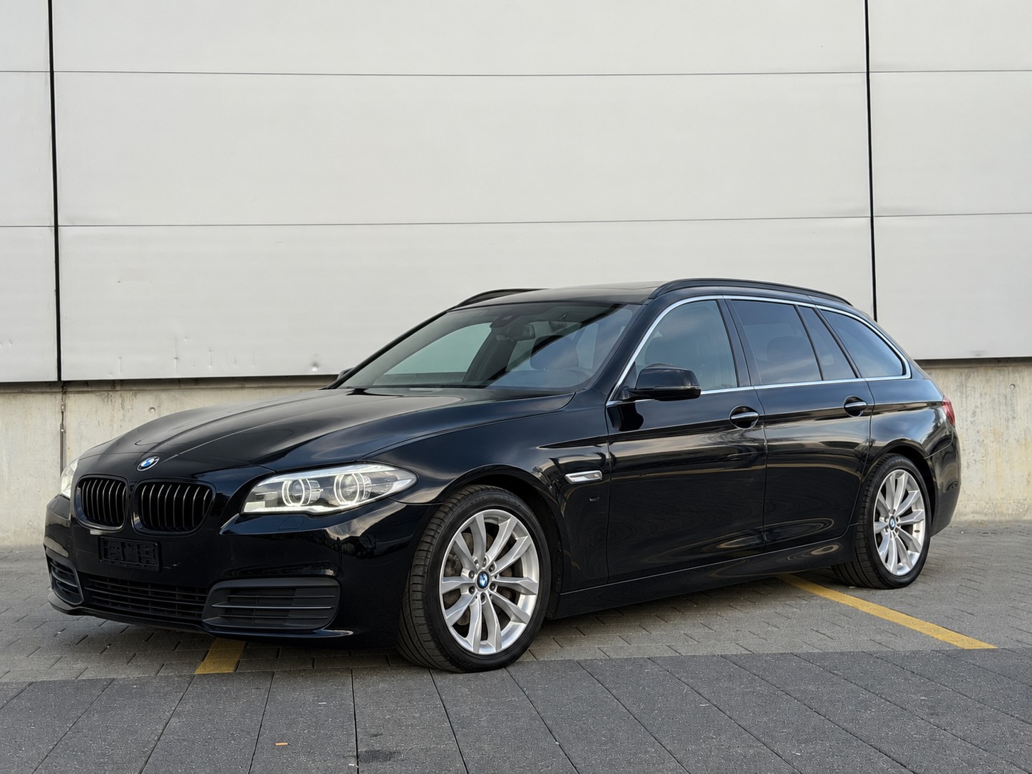 BMW 530d Touring xDrive Steptronic-image-0