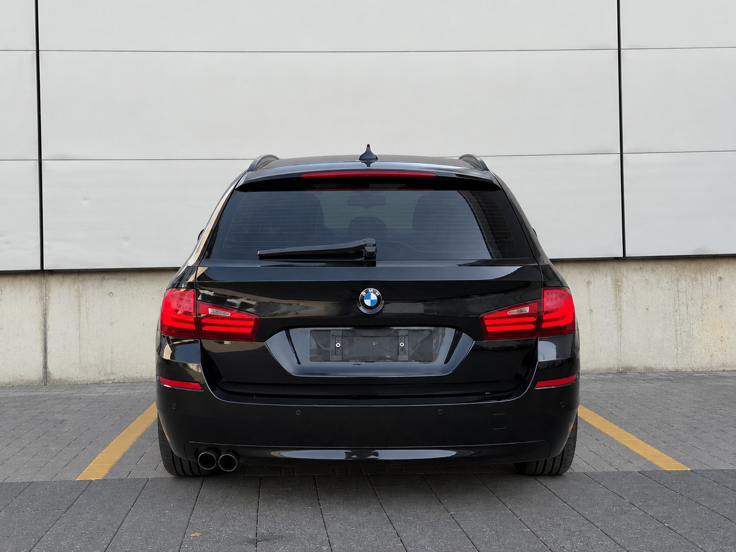 BMW 530d Touring xDrive Steptronic-image-2