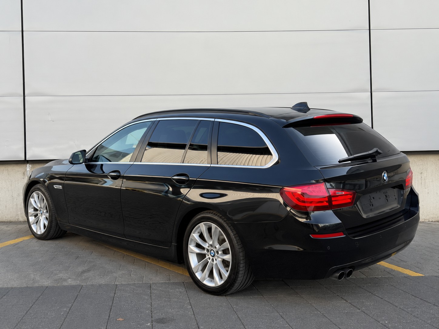 BMW 530d Touring xDrive Steptronic-image-1