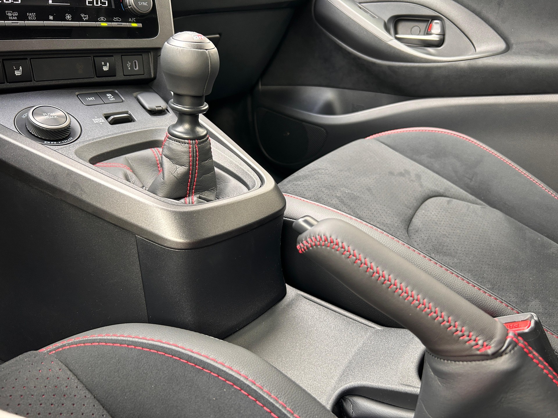 TOYOTA GR Yaris 1.6 Turbo Sport 4x4-image-12