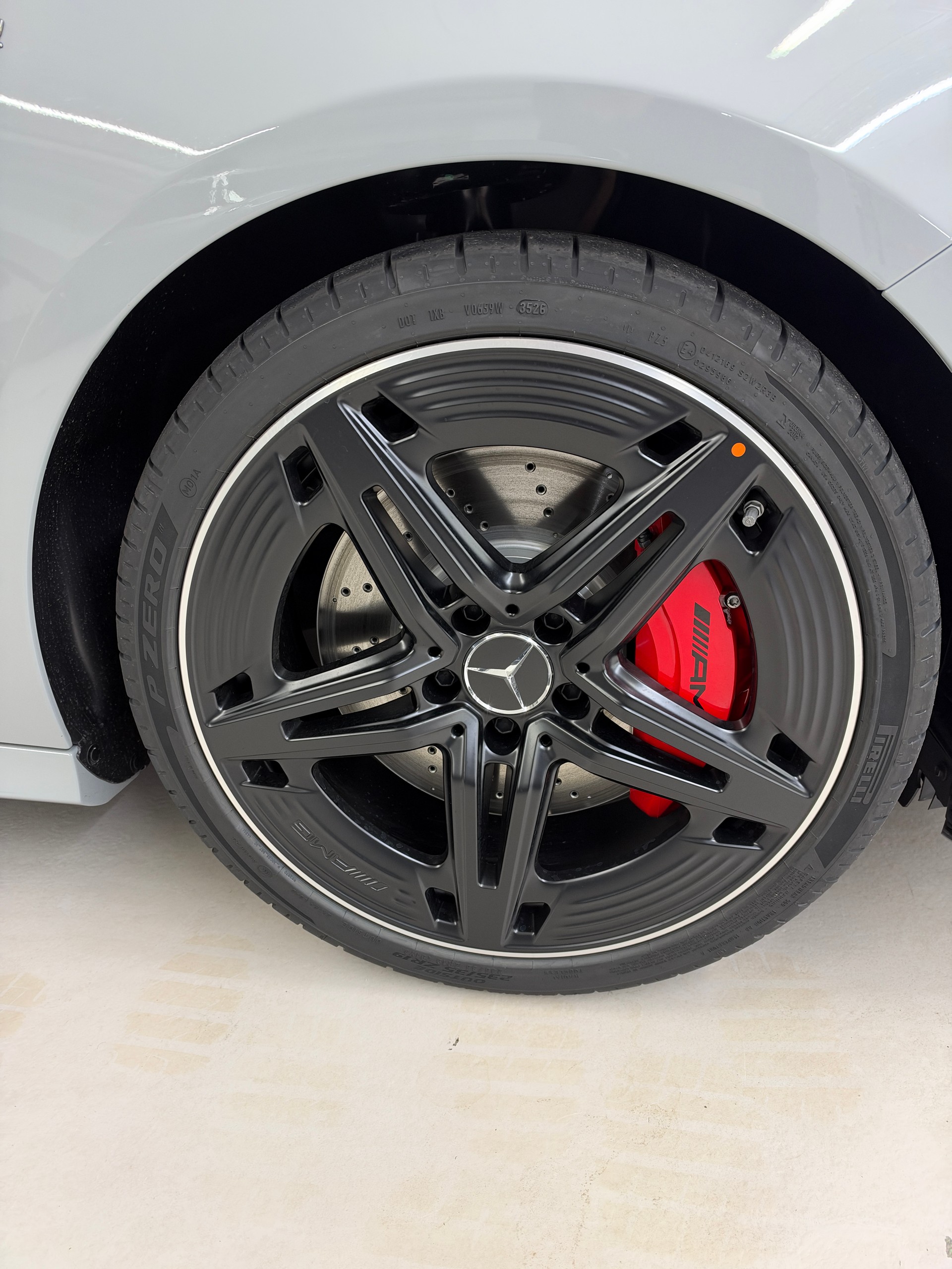 MERCEDES-BENZ A AMG 35 4Matic-showroom-element-3