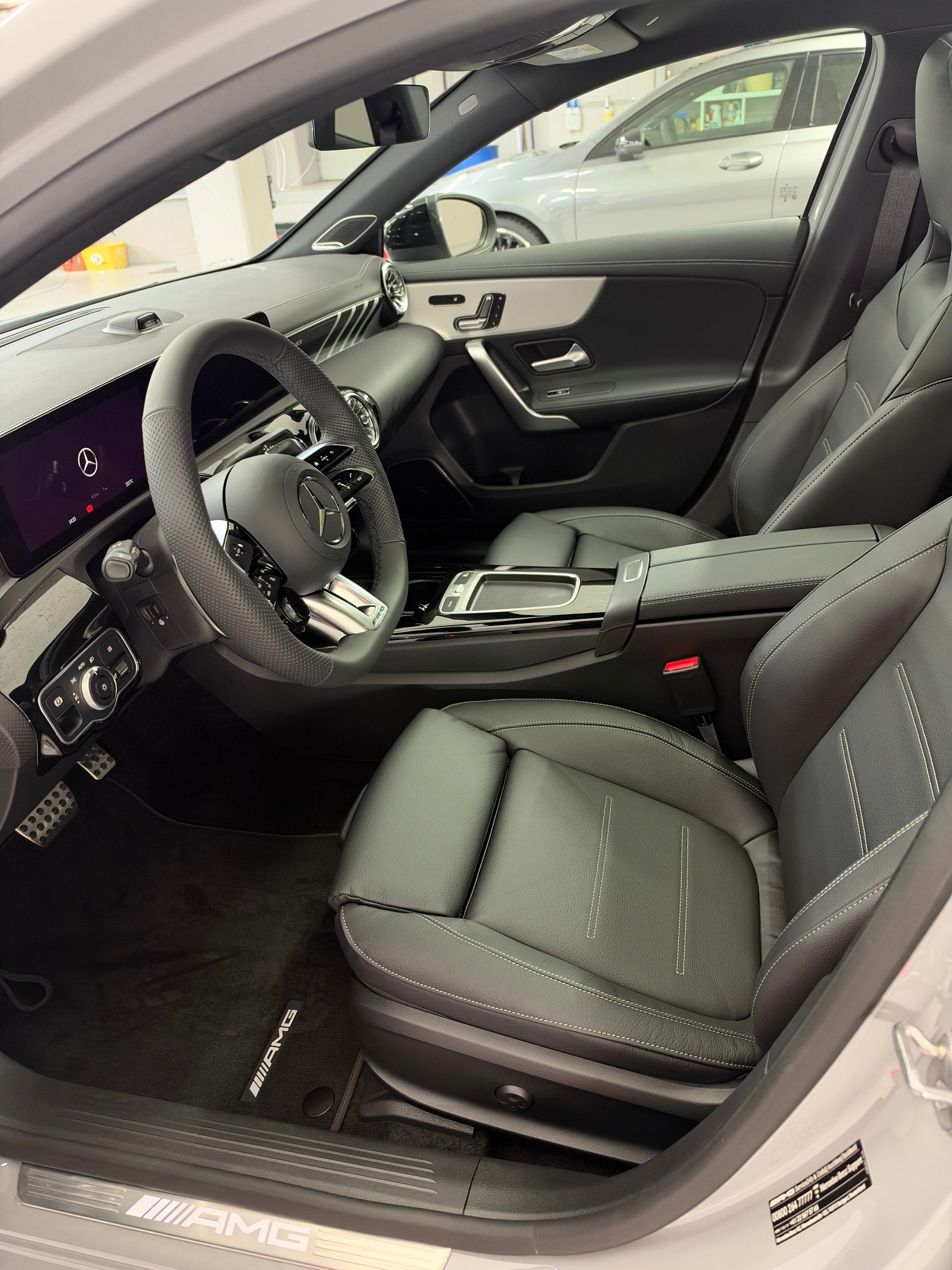 MERCEDES-BENZ A AMG 35 4Matic-image-6